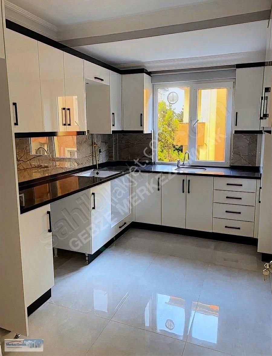 Merkez Emlak Armağan'dan 3+1 İçi Komple Yenilenmiş Genis Ferah