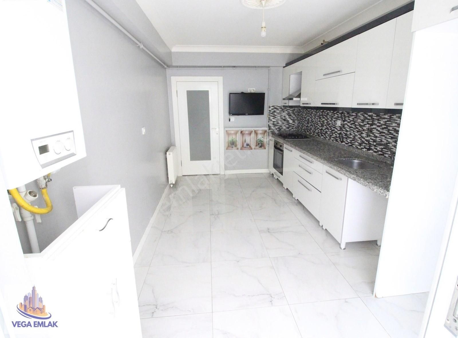 Vega Emlak'tan Fırsat Zafer Fırını Yakını Ara Kat Ön Cephe Daire - Görsel 3