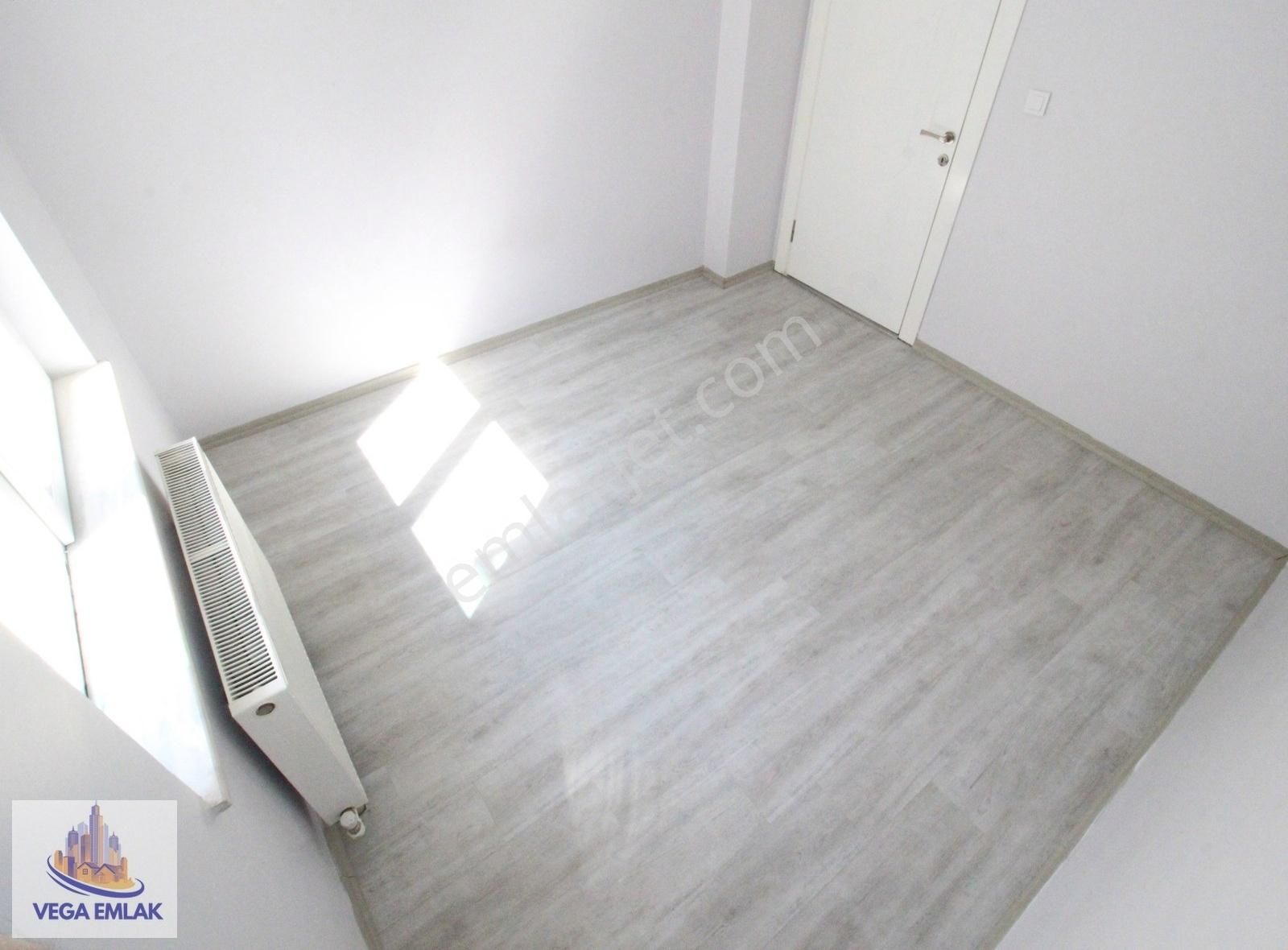 Vega Emlak'tan Fırsat Zafer Fırını Yakını Ara Kat Ön Cephe Daire - Görsel 4