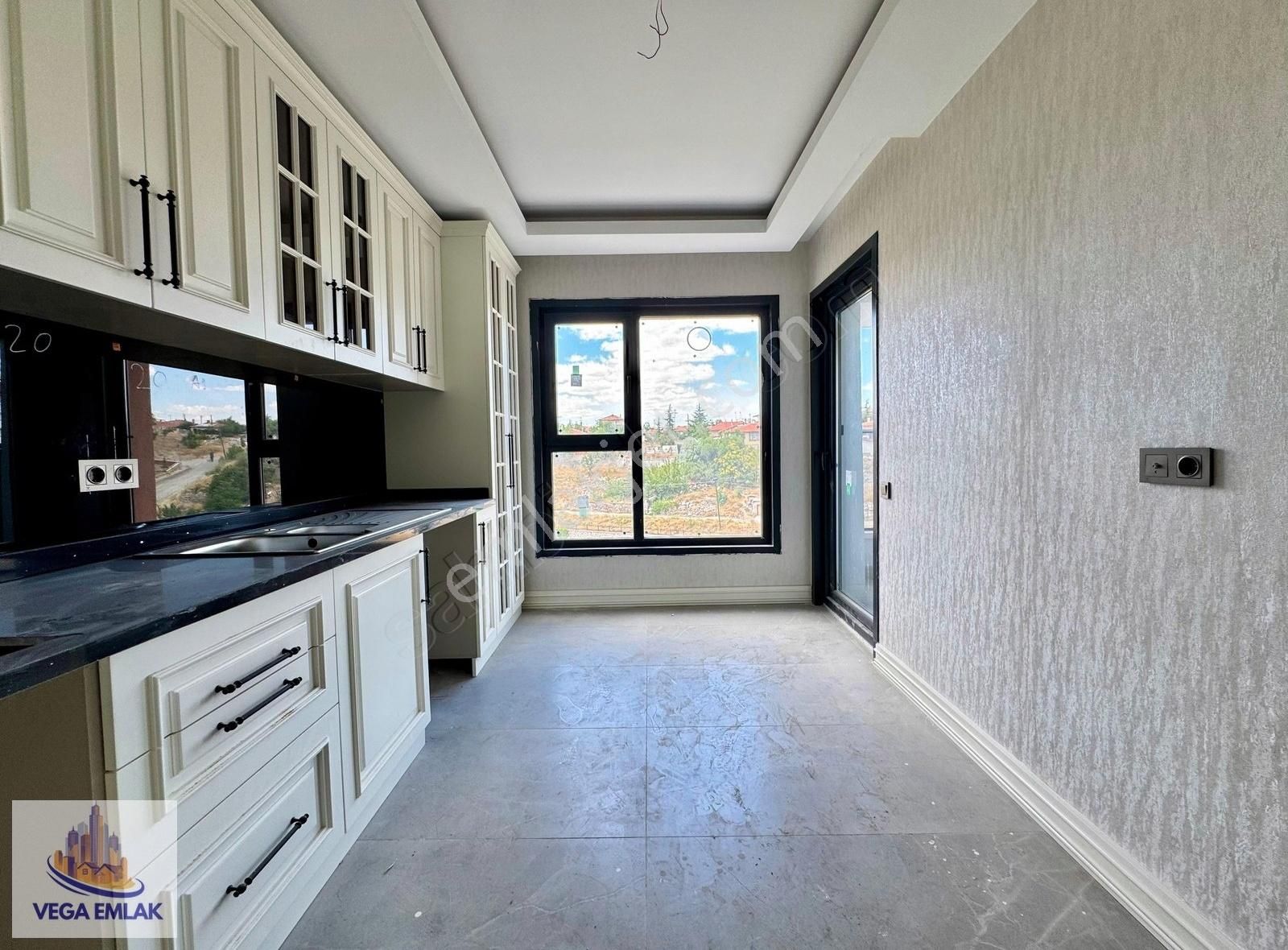 Vega Emlak'tan Protokol Yolu Yakını Full Yapı Lüks Site Dairesi - Görsel 2