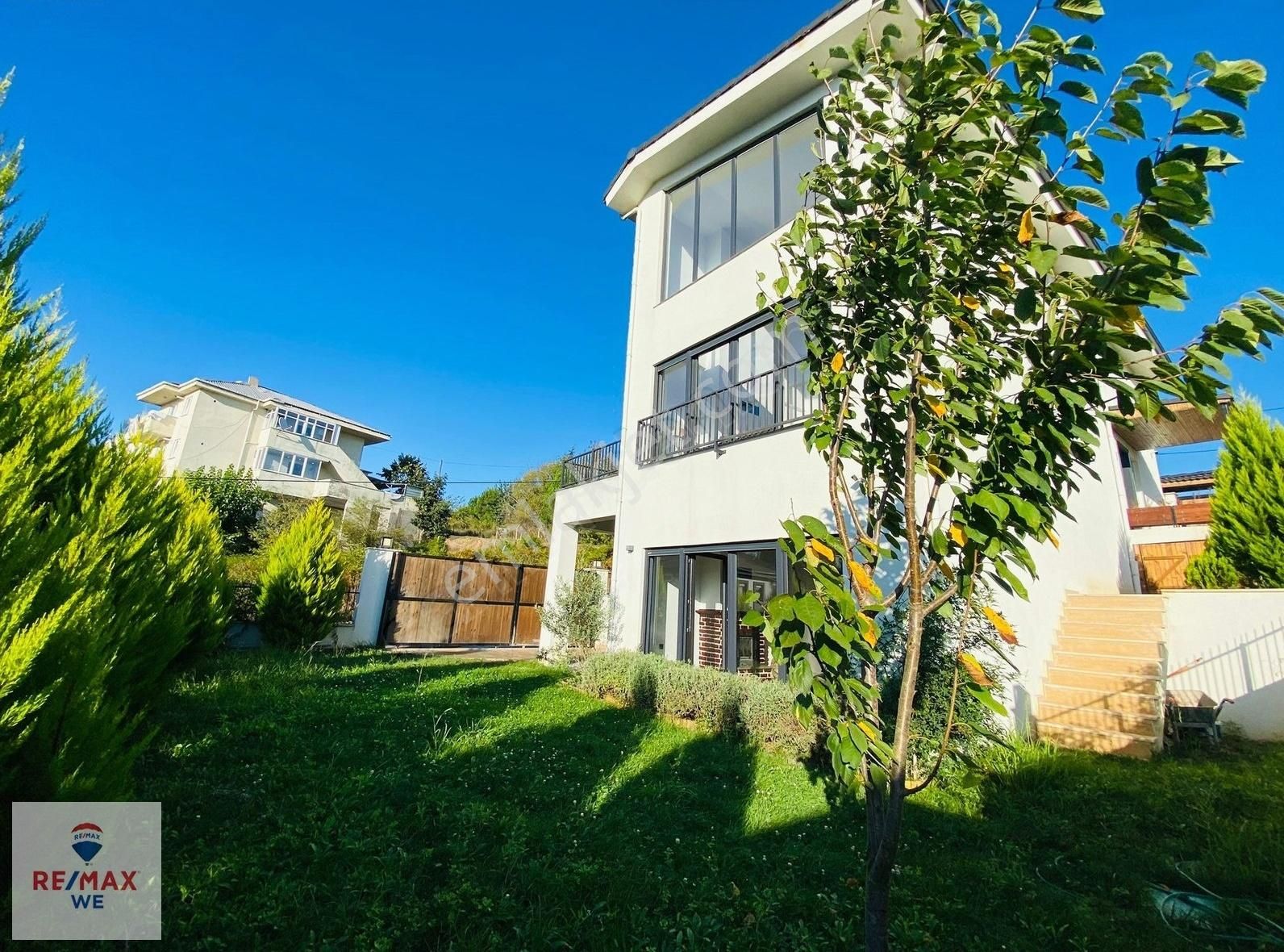 Özenle İnşa Edilmiş Müstakil 5+2 Tripleks Villa