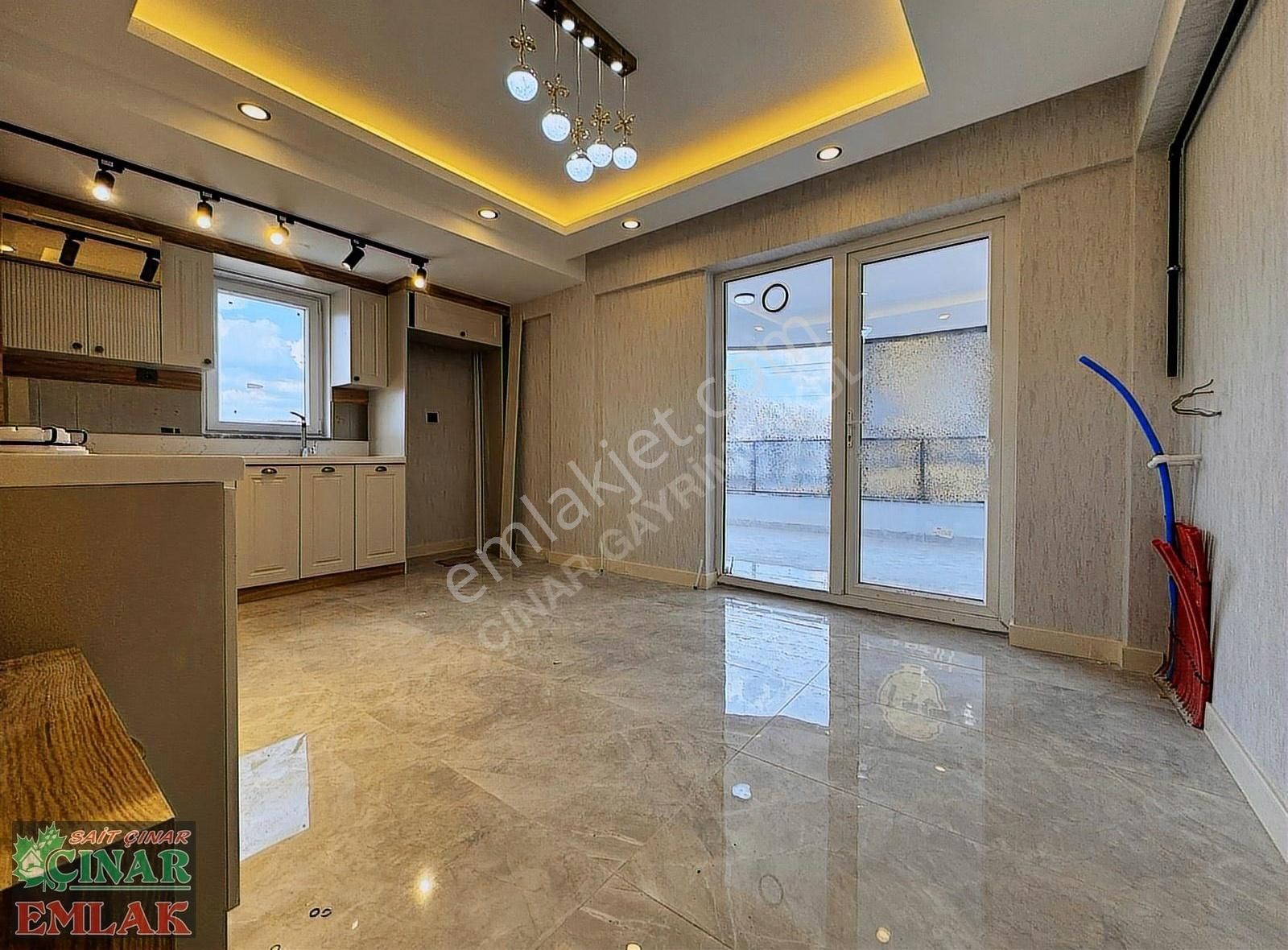 Çınar'dan Menderes'te İşçilik Harikası Geniş Ve Ferah 3+1 Daire! - Görsel 2