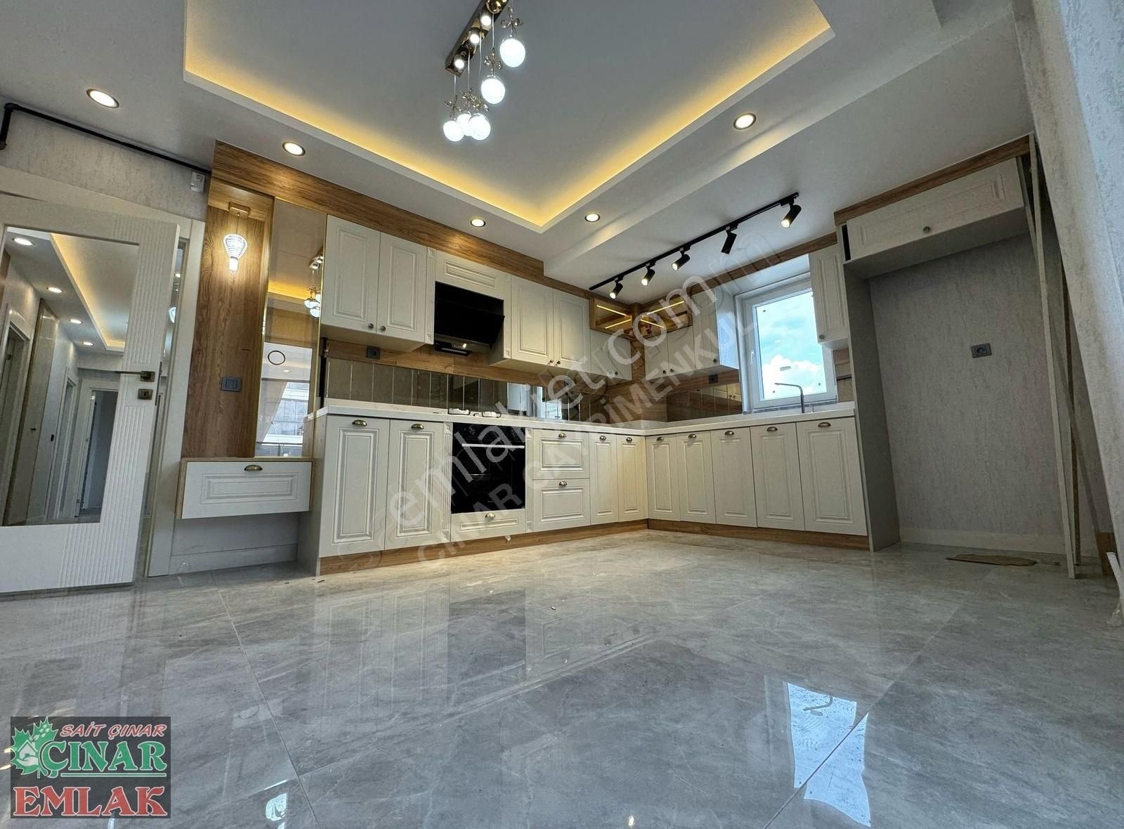 Çınar'dan Menderes'te İşçilik Harikası Geniş Ve Ferah 3+1 Daire!