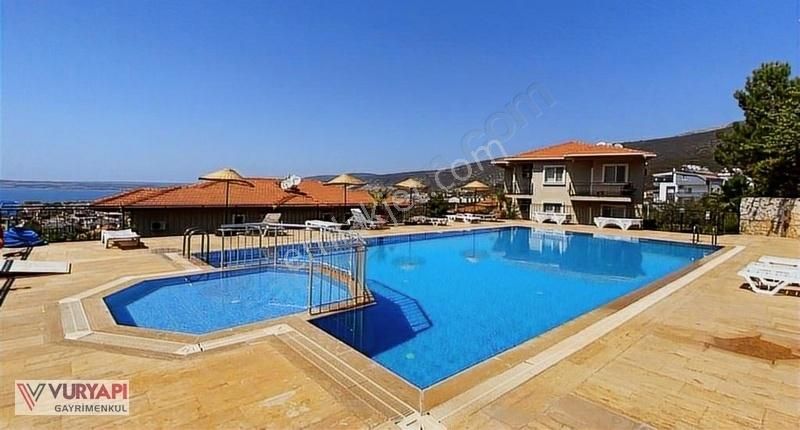Deniz Manzaralı Eşyalı-havuzlu Uzun Dönem Kiralık Geniş 2+1
