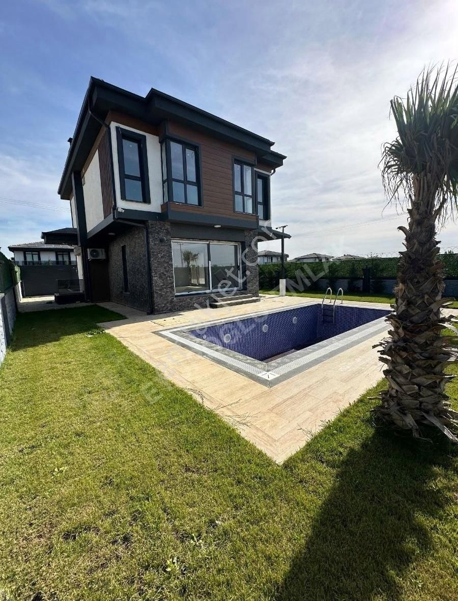 Silivri Kavaklıda Müstakil 4+1 Ultra Lüks Sıfır İskanlı Villa