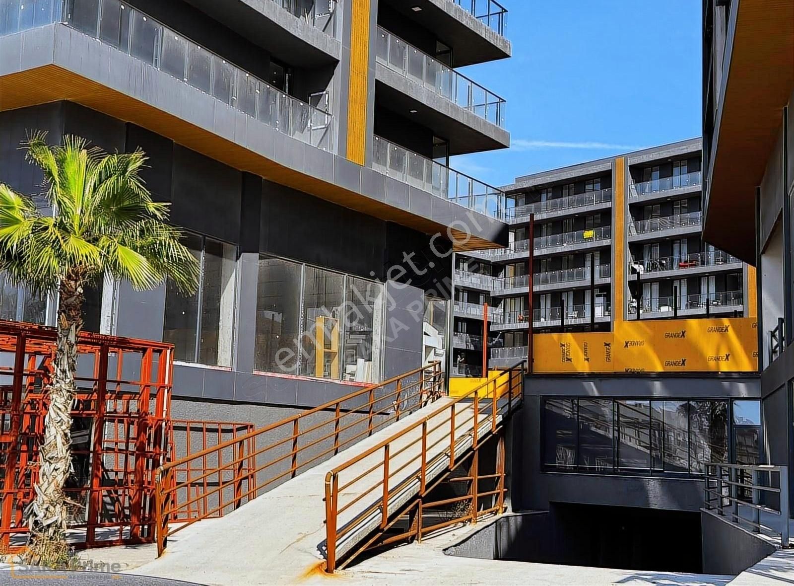 Aliağa İzpek Statıon Da Batarkatlı Satılık Dükkan ;