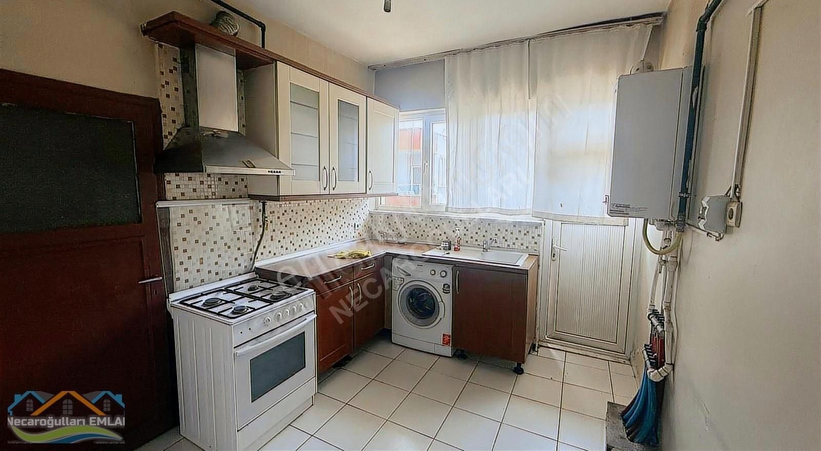 Necaroğullarından Ofis Sanat Sokağında Kiralık Eşyalı 3+1 Daire