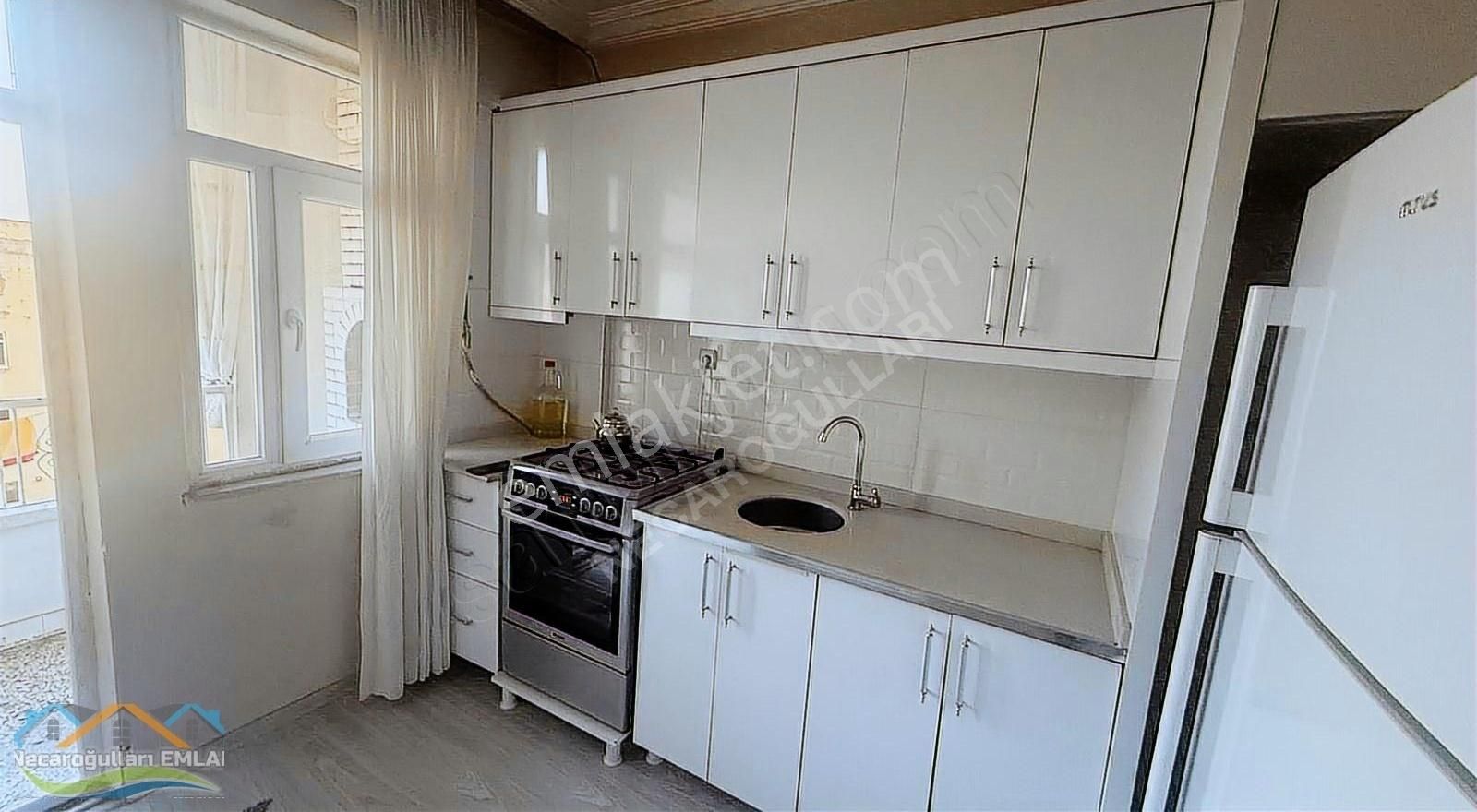 Necaroğullarından Huzurevlerinde Caddeye Sıfır Son Kat 3+1 Daire