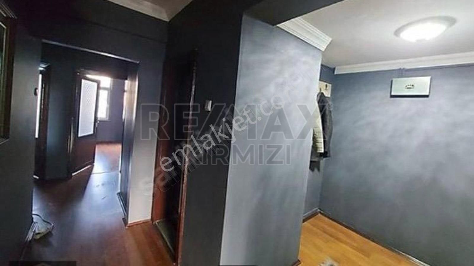 Re/max Kırmızı'dan Erzurum Cumhuriyet Cad.'de Satılık Daire/ofis