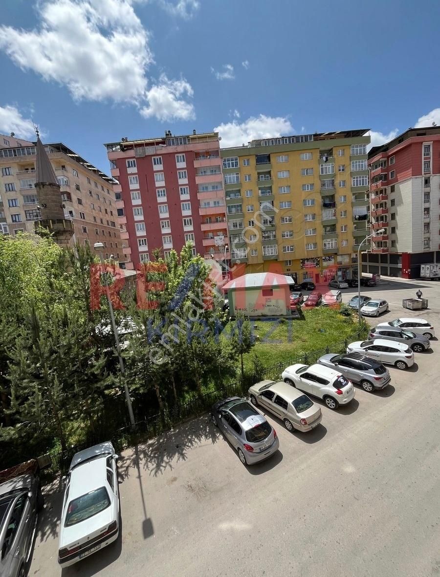 Re/max Kırmızı'dan Erzurum Şehir Merkezi'nde Satılık 3+1 Daire