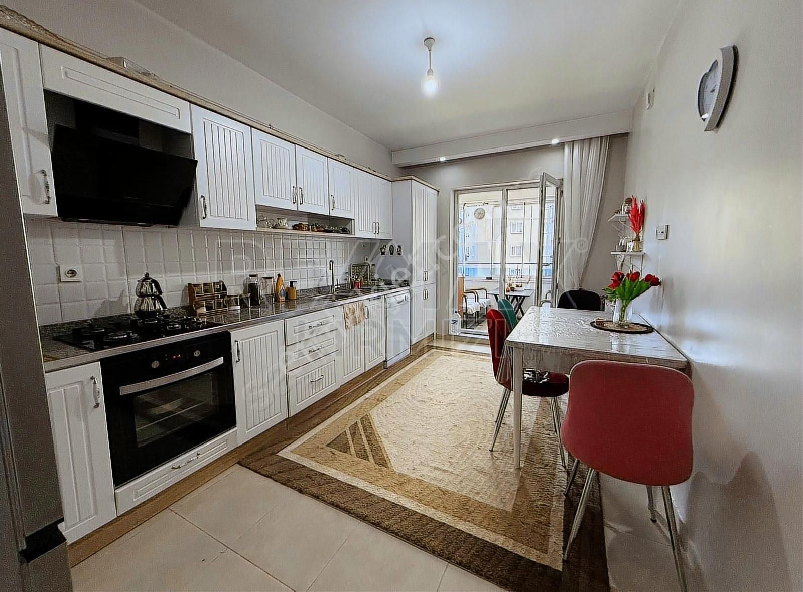 Re/max Kırmızı'dan Erzurum Kayı Konutlarında Satılık 3+1 Daire