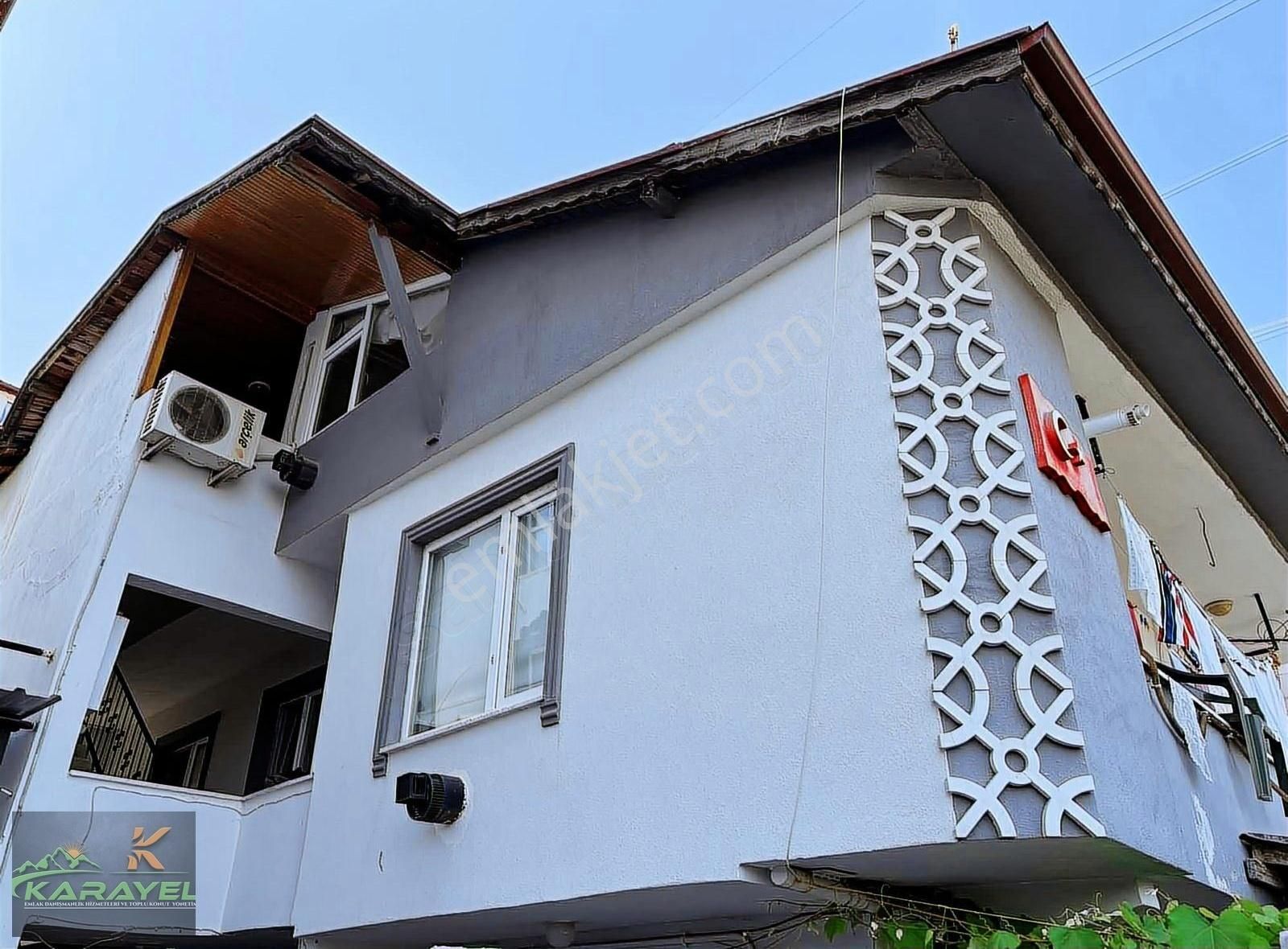 32 Evlerde Uygun Fiyatlı Kiralık 3+1 Çatı Katı Daire