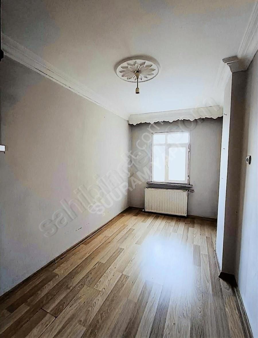 İkitelli'de Metro Yanı Kiralık Eski Yapı Arakat