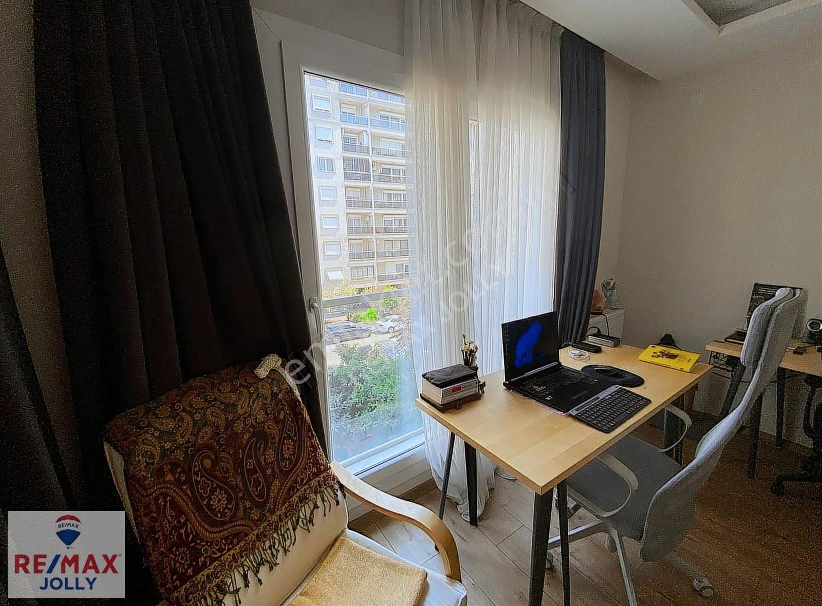 İzmir Karşıyaka Demirköprü 'de Eşyalı Kiralık 2+1 Daire
