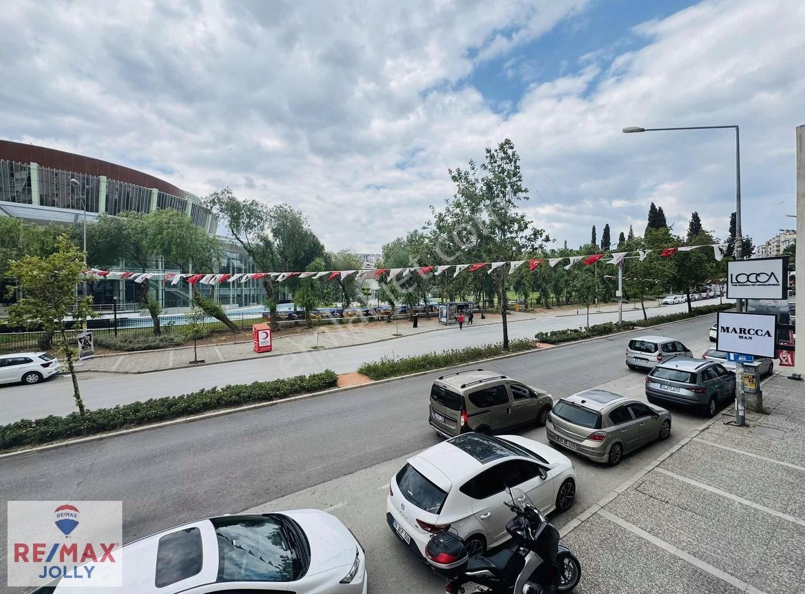 Bornova Merkezde Cadde Üstü Yeşil Alan Manzaralı Satılık 2+1 - Görsel 11