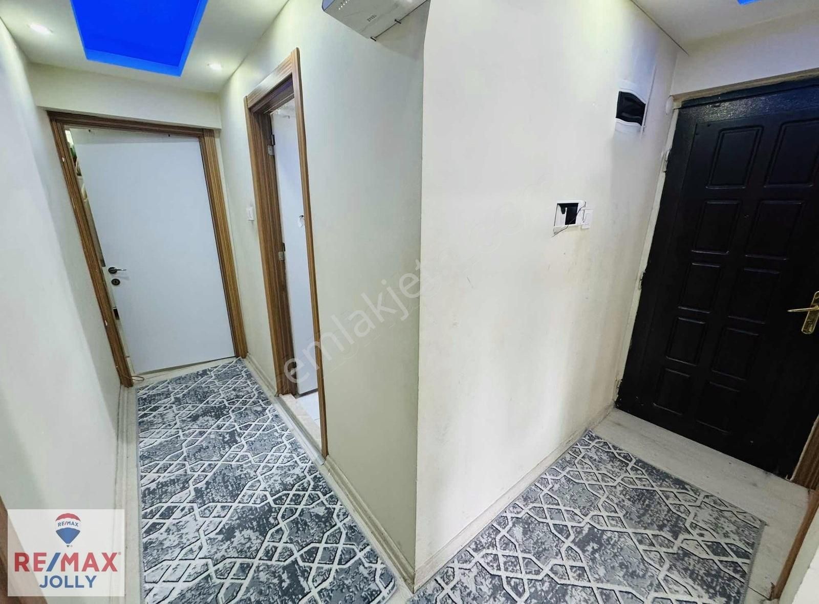 Bornova Merkezde Cadde Üstü Yeşil Alan Manzaralı Satılık 2+1 - Görsel 2