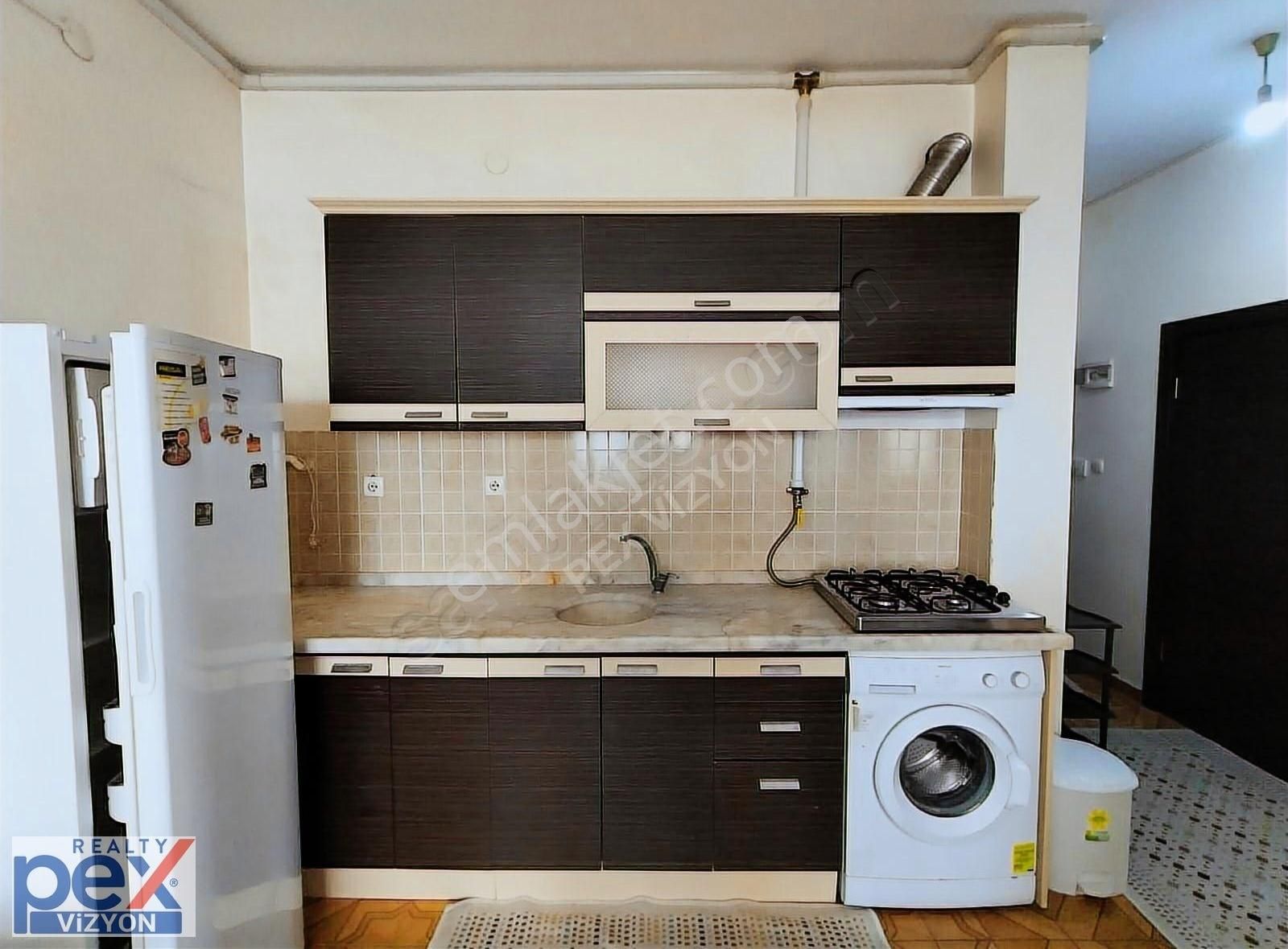 Merkezi Konumda Eşyalı Satılık 1+1