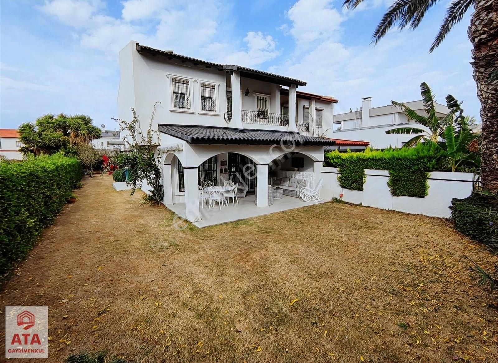 Çeşme Ilıca' Da Swiss Otel Yakını 3+1 Satılık Kupon Villa