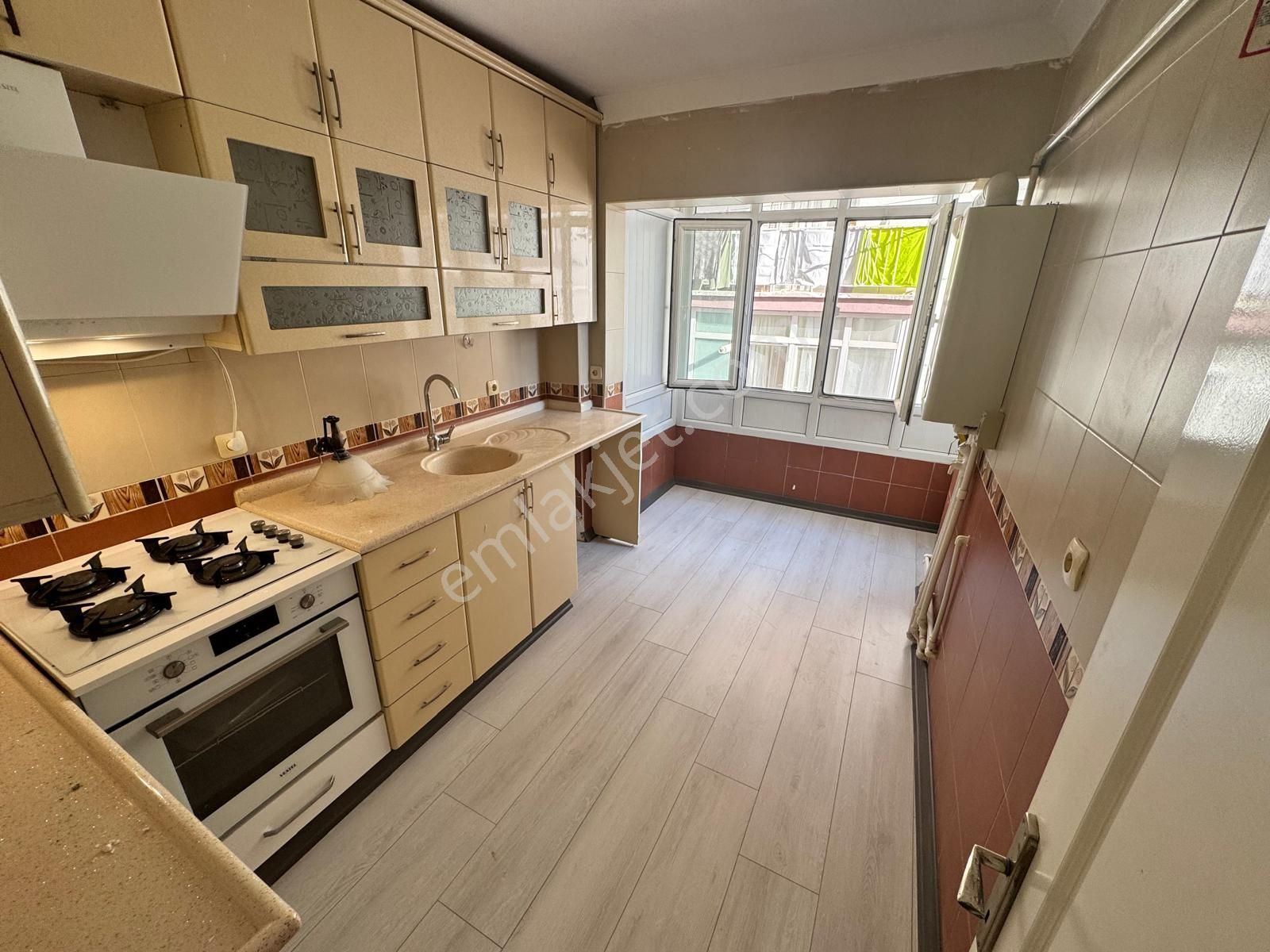 M.çakmak Mh'de 3+1 120m² Ara Katda Yapılı Daire