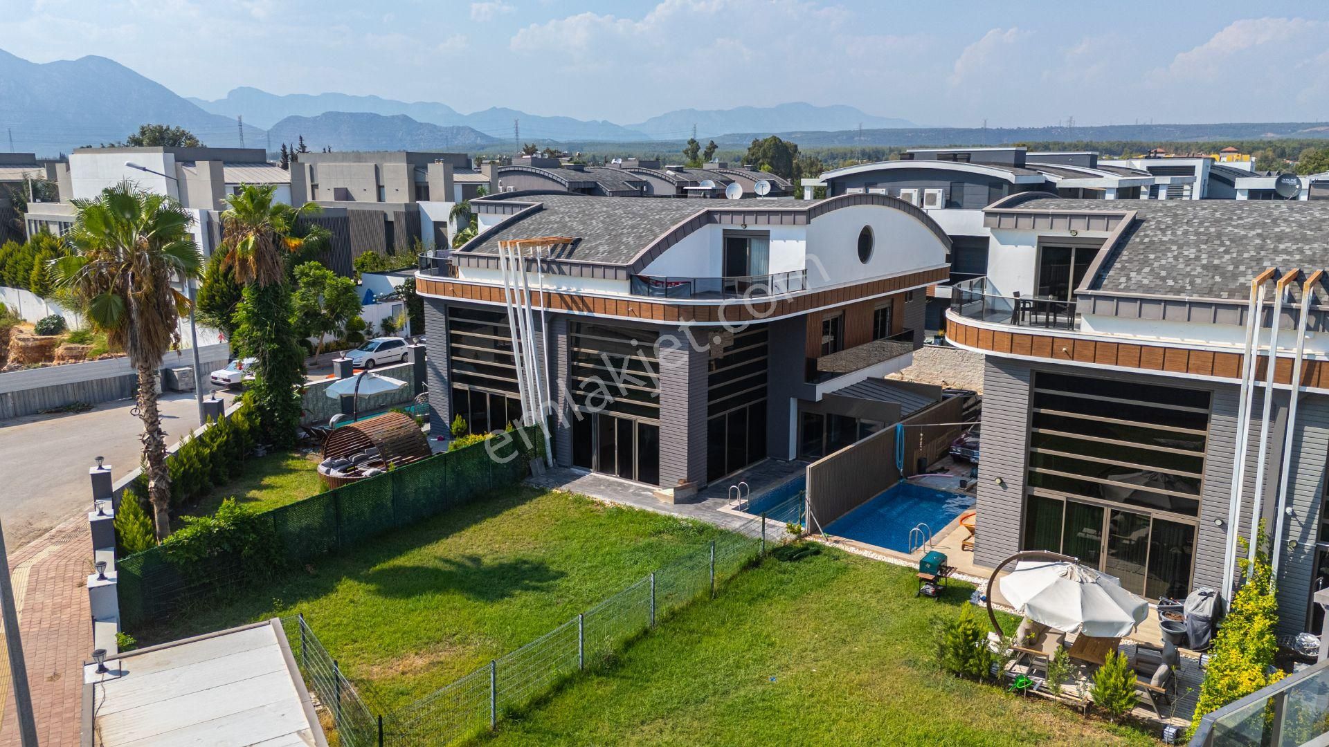 Mollayusuf'ta Site İçinde Müstakil Havuzlu Villa