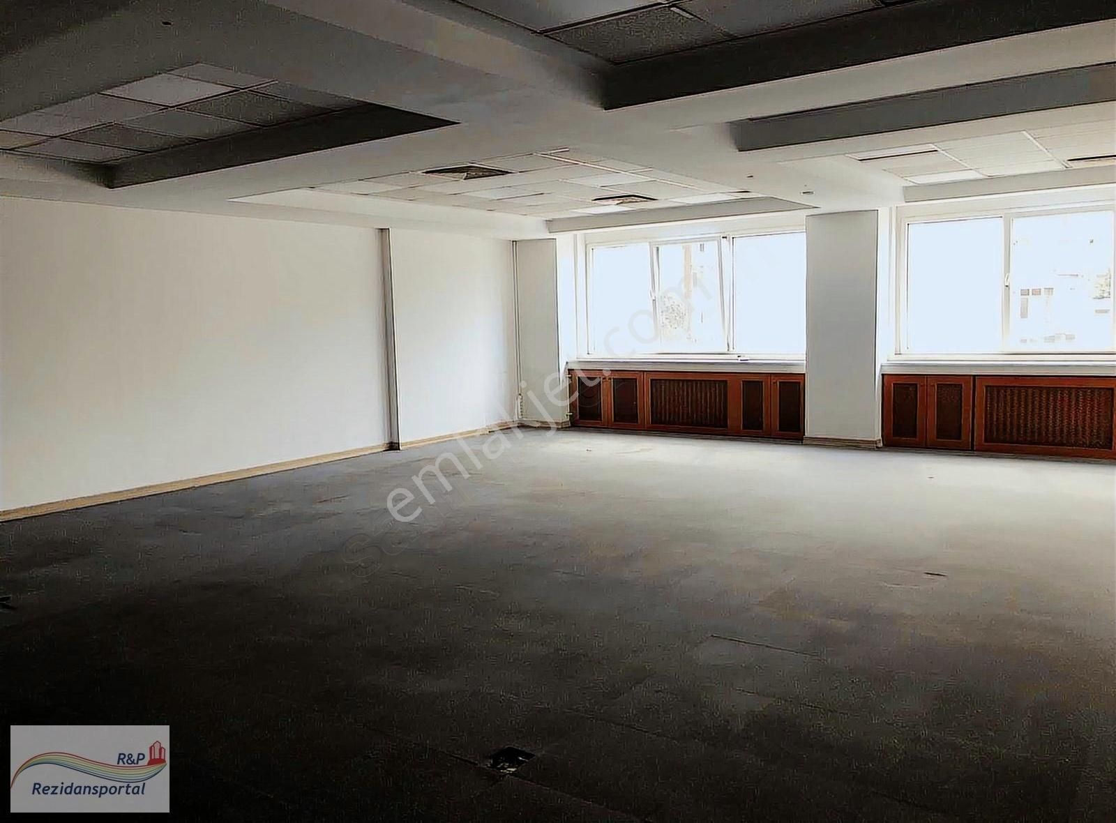 Esentepe Büyükdere Caddesine Paralel Kiralık Temiz 300 M2 Ofis