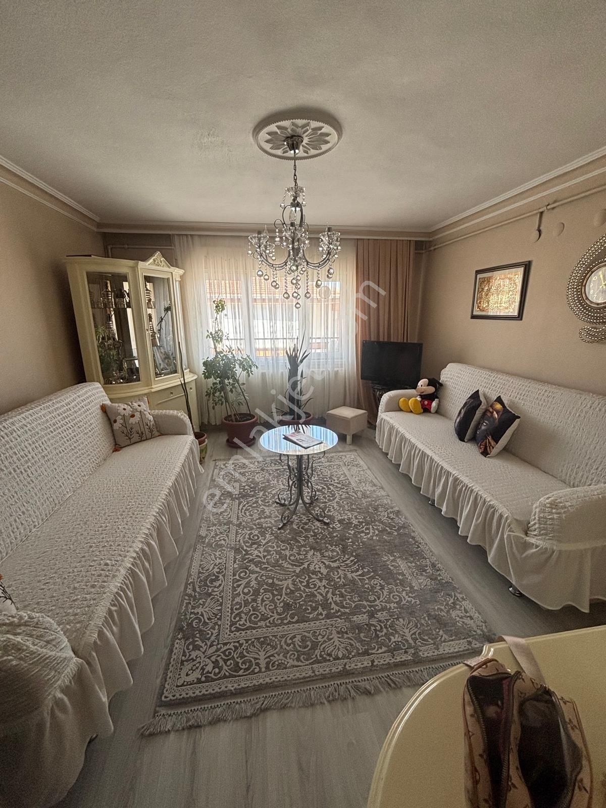 Torun'dan Yaşar Kemal Cad.eşyalı Asansörlü Arakat 1+1 Kiralık