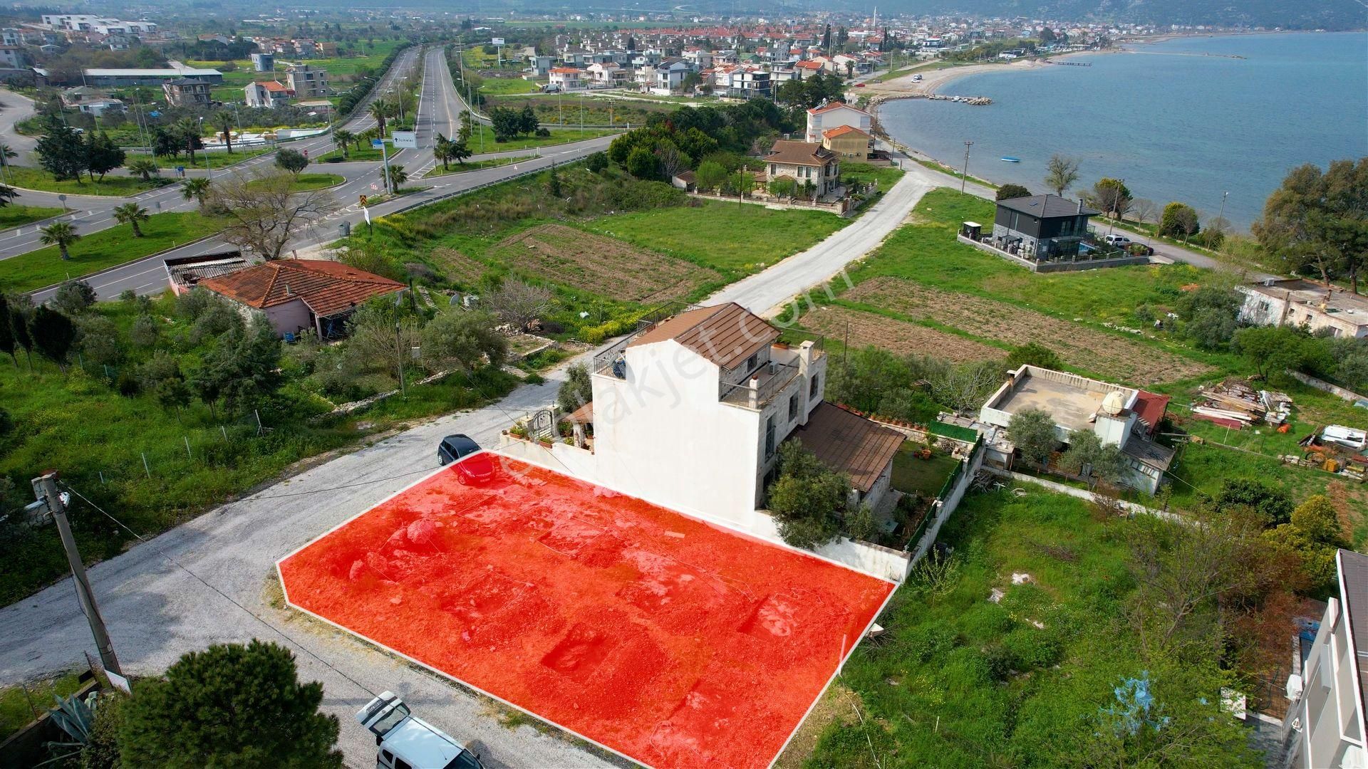 Urla Torasan'da Deniz Manzaralı Arsa