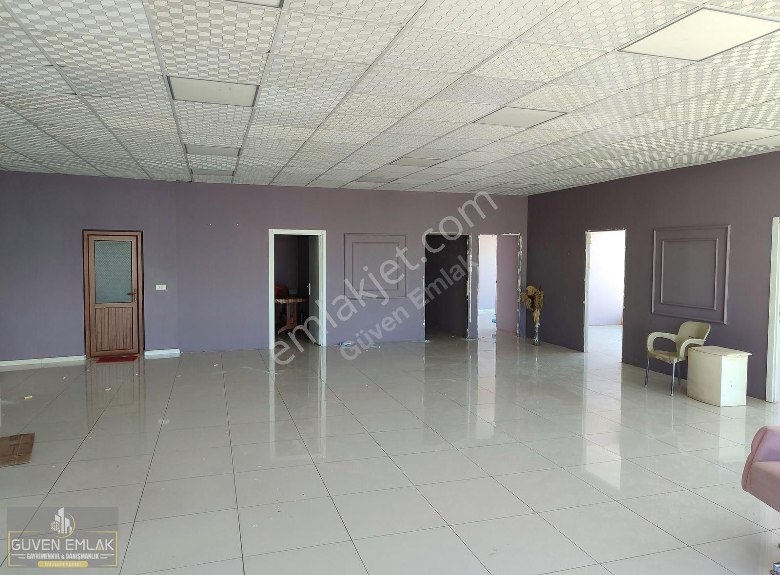 Güven Emlak'tan Niyazi Mısride İş Merkezinde Kiralık Ofis