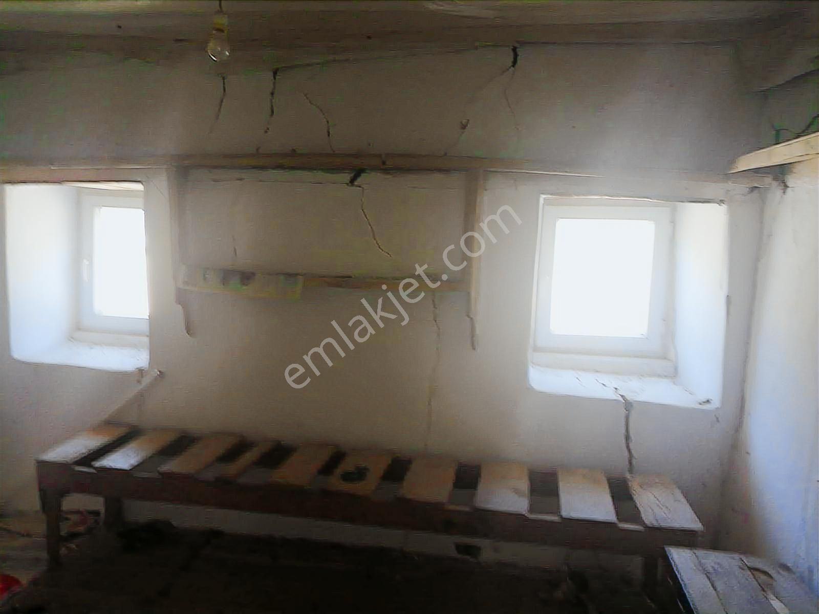 Üzerinde Eski Ev Bulunan, Altyapılı Köy İçi Arsa - Görsel 2