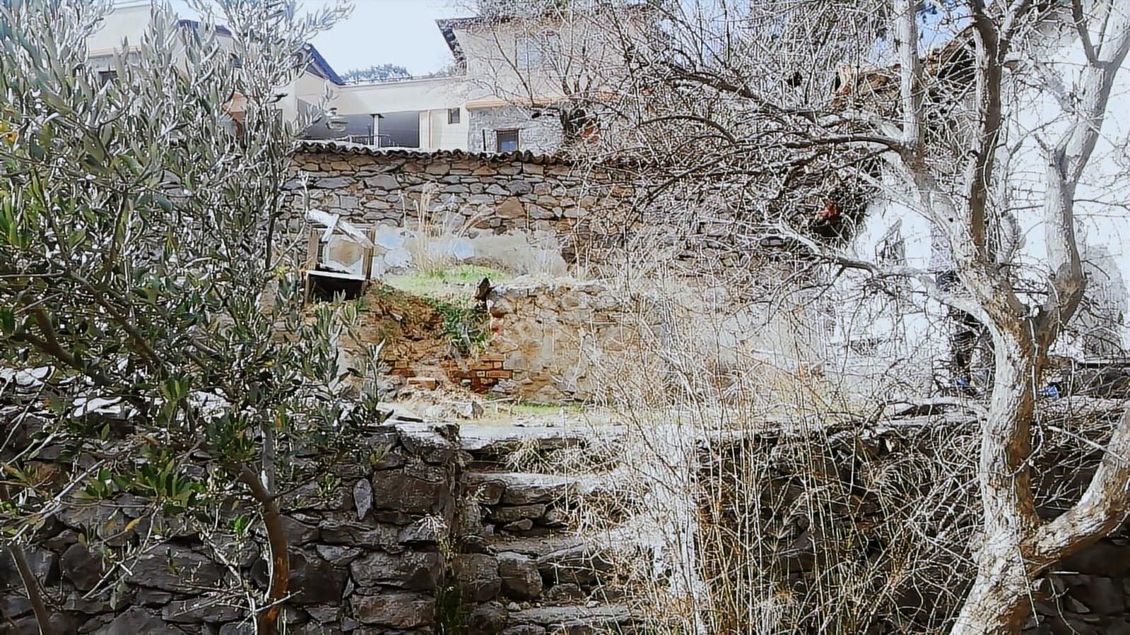 Üzerinde Eski Ev Bulunan, Altyapılı Köy İçi Arsa - Görsel 11