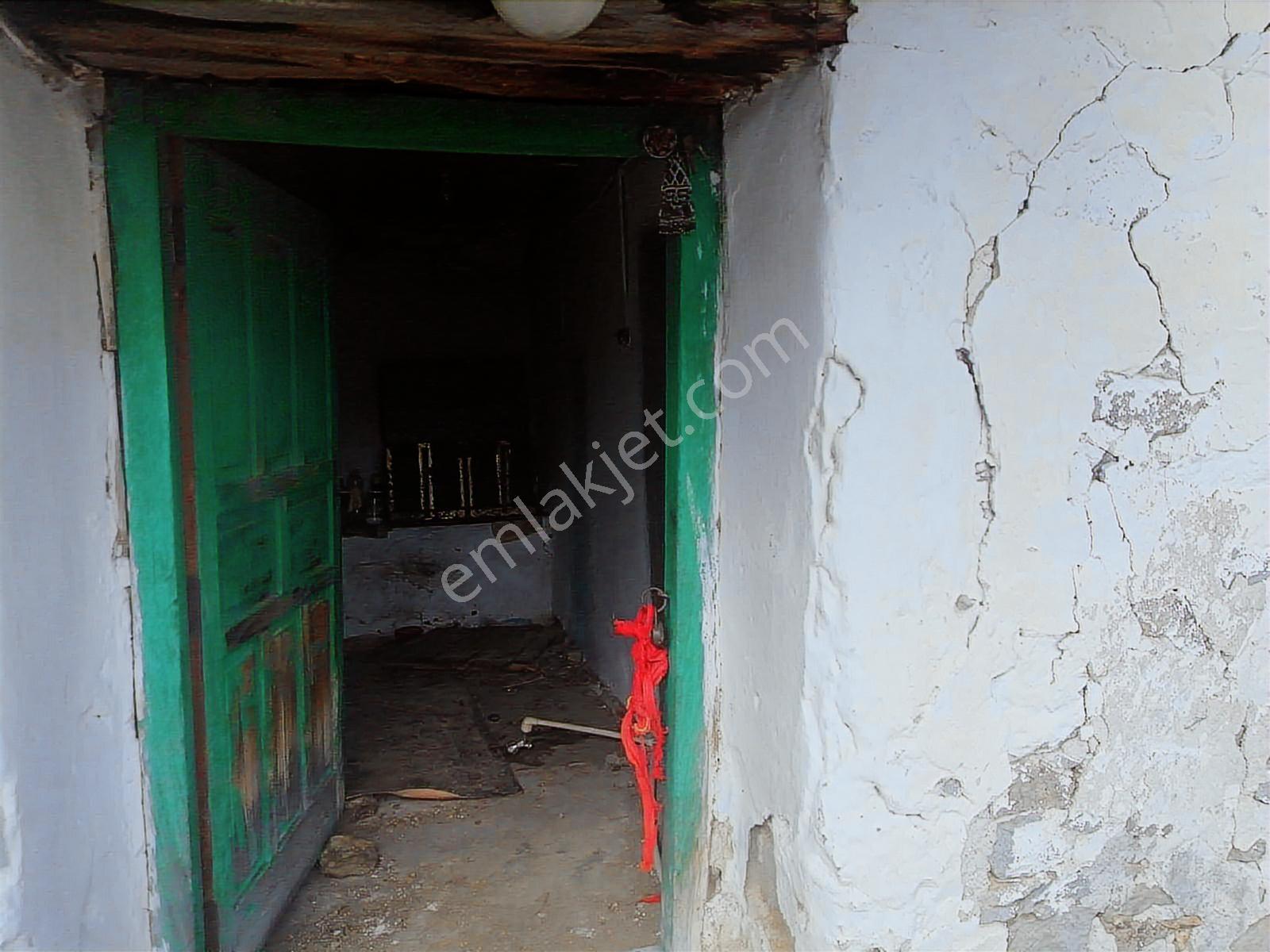 Üzerinde Eski Ev Bulunan, Altyapılı Köy İçi Arsa - Görsel 11