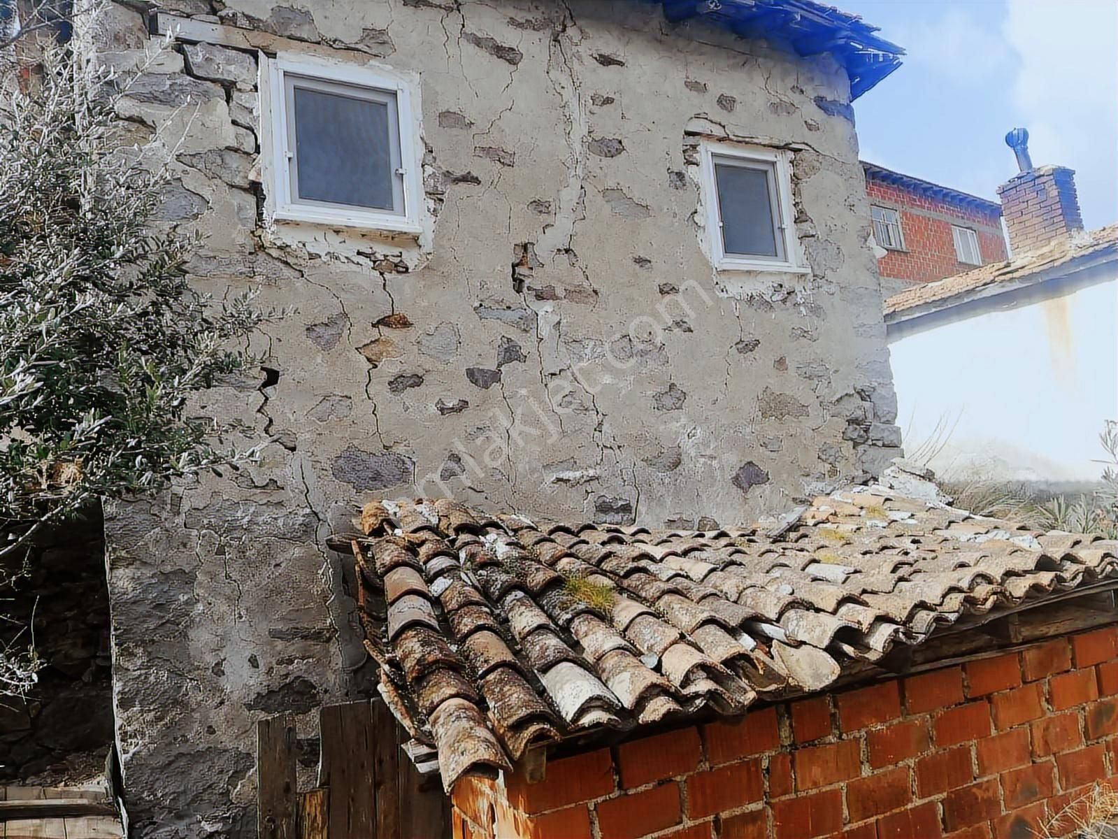 Üzerinde Eski Ev Bulunan, Altyapılı Köy İçi Arsa - Görsel 8