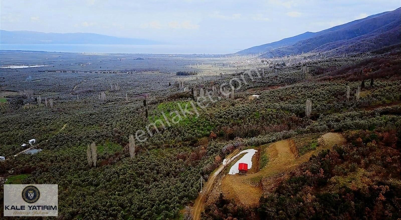 Kale Yatırımdan Gemiçte Göl Manzaralı 1688m²elektrik Su Resmi Ev