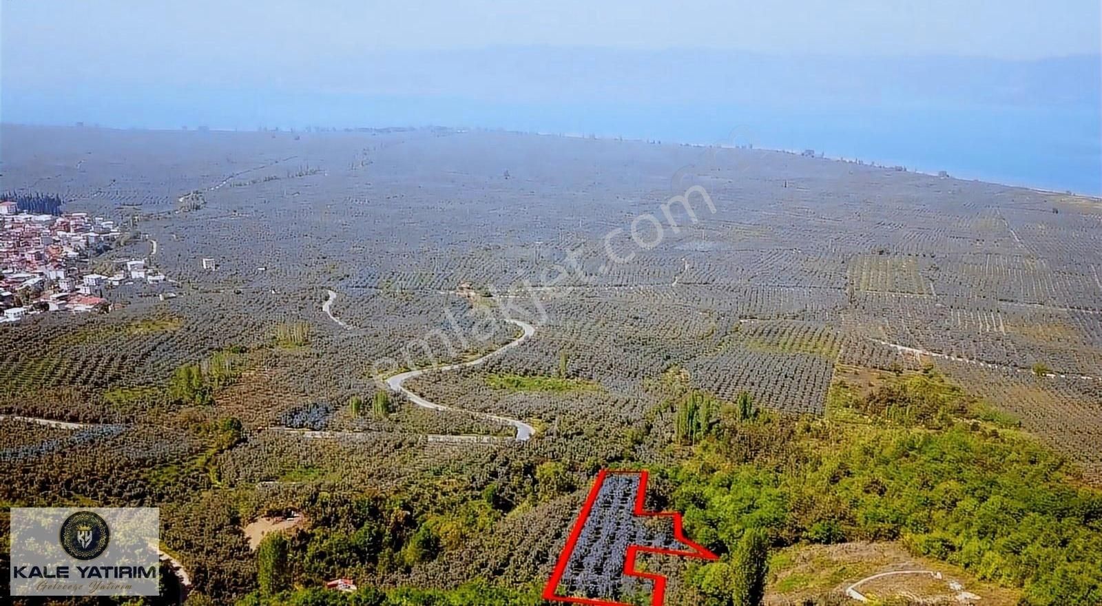 Kaleden Sölözde 2.250m² Yenişehir Yolunda Göl Manzaralı Yolu Var