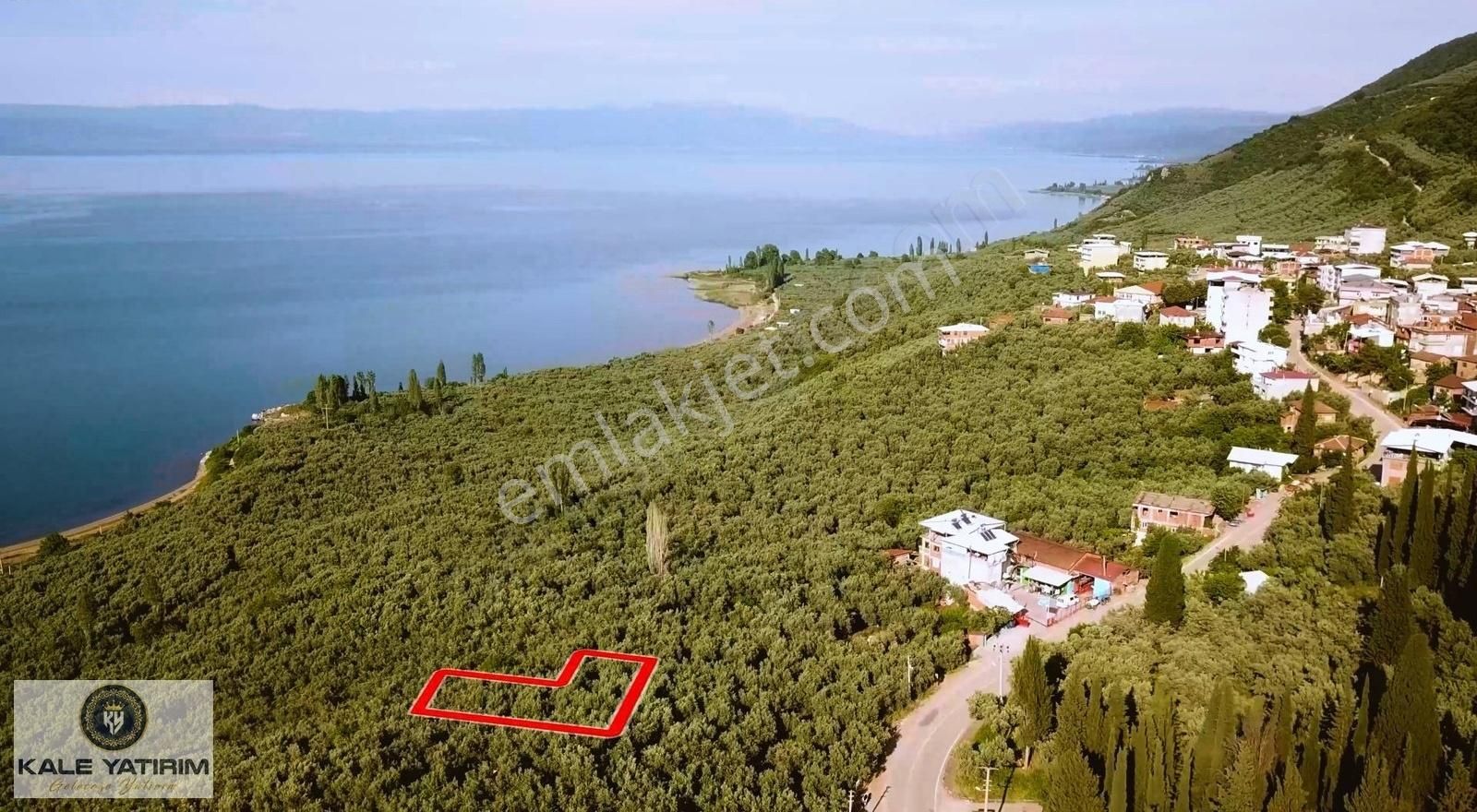 Kaleden Narlıcada Köy İçinde Göl Manzaralı 504m² Elektrik Su Var