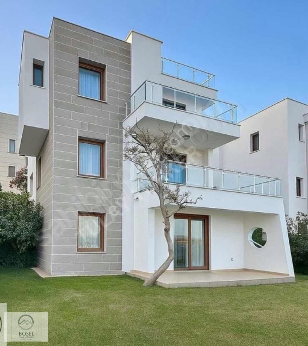 Gündoğan Küçükbük Deniz Manzaralı Satılık Tripleks Villa