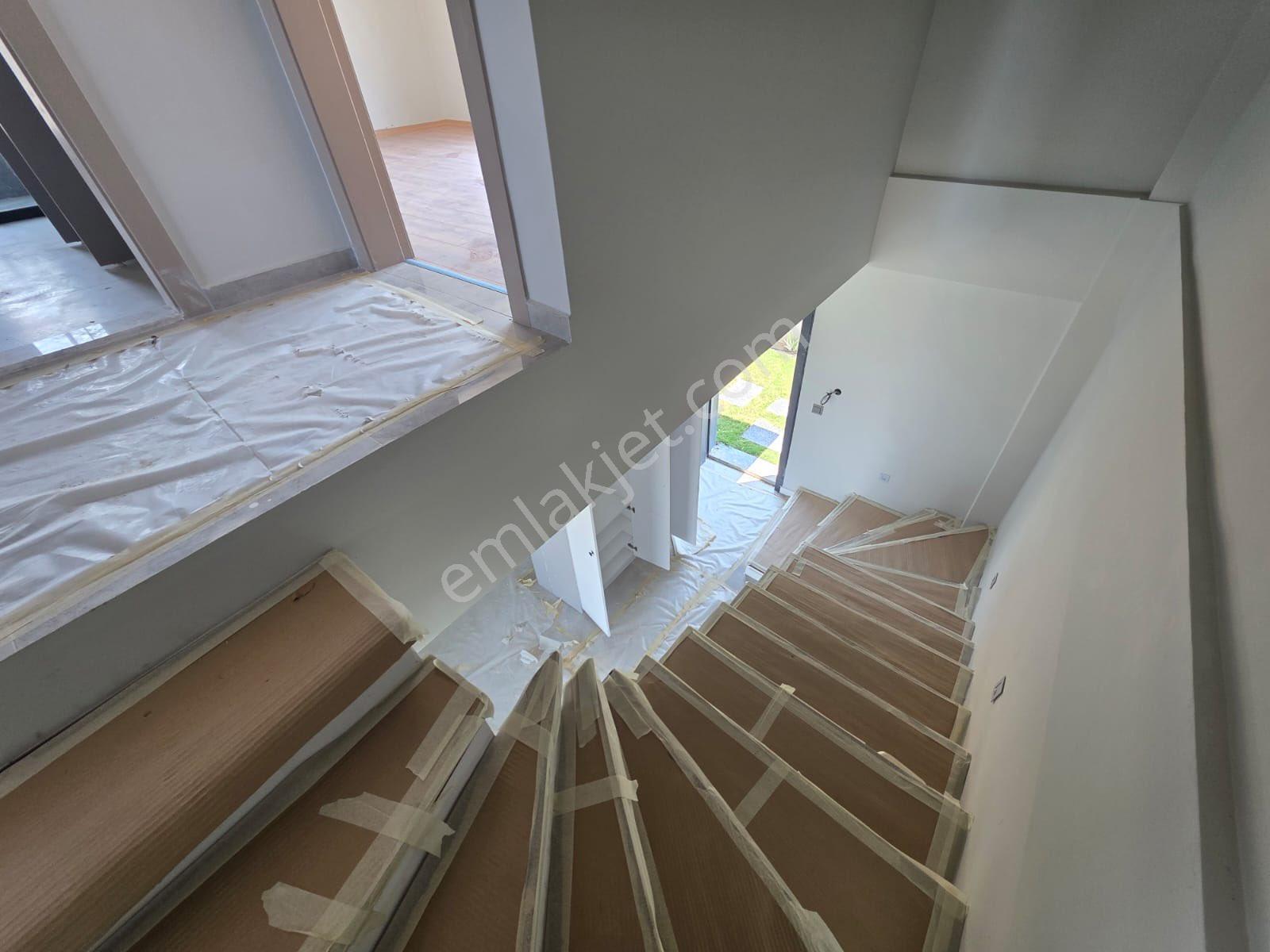 Kuşadası Davutlarda Yeni, Bahçeli Ve Havuzlu 3+1 Müstakil Villa - Görsel 27