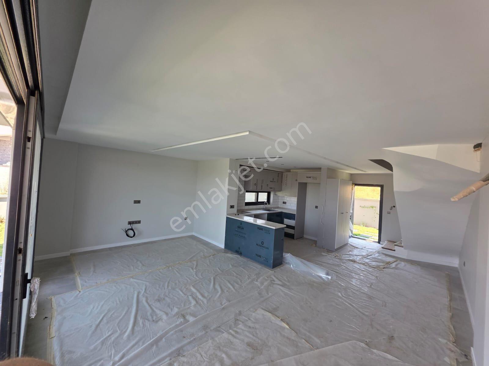 Kuşadası Davutlarda Yeni, Bahçeli Ve Havuzlu 3+1 Müstakil Villa - Görsel 9