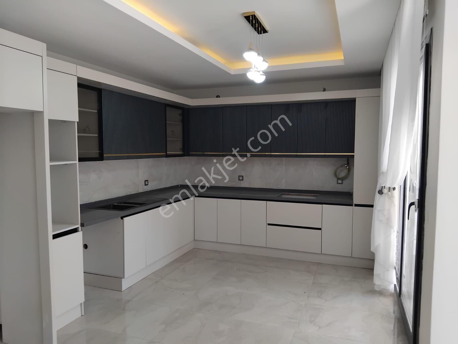 Yeni Cezaevi Yolunda Ultra Lüks 3.5+1 Satılık Daire