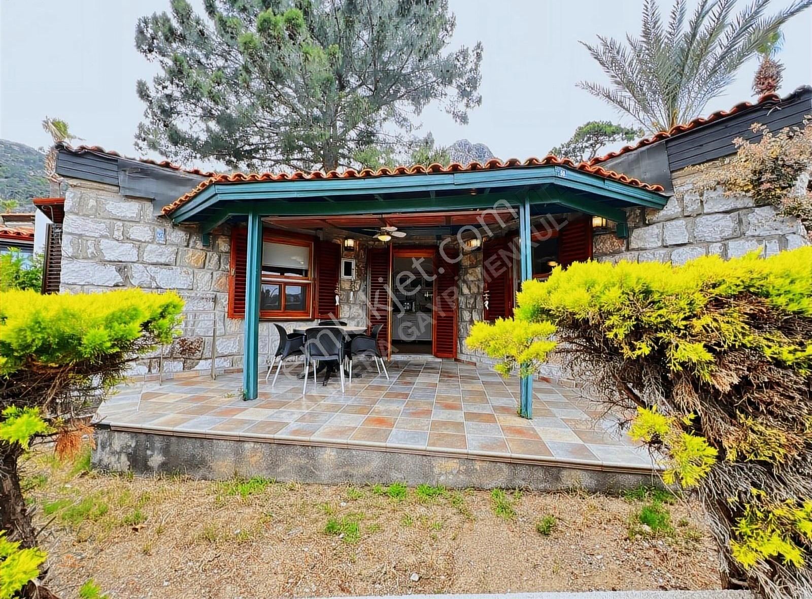 Turunç Amos Profesörler Sitesi'nde Satlık Deniz Manzaralı Taş Ev - Görsel 22