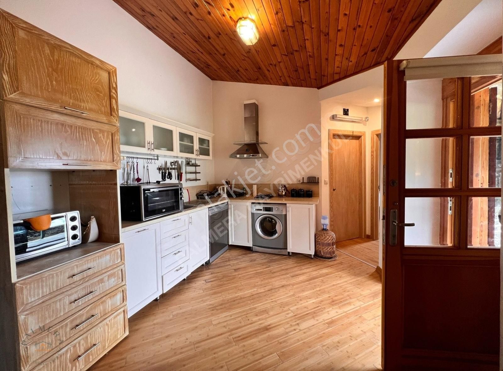 Turunç Amos Profesörler Sitesi'nde Satlık Deniz Manzaralı Taş Ev - Görsel 6