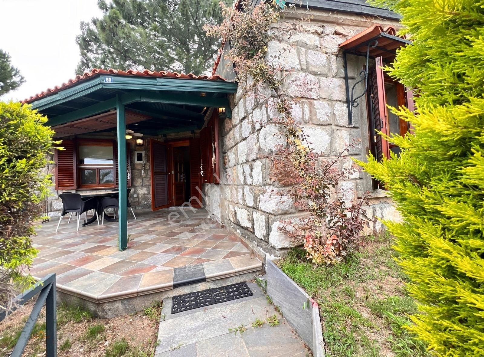 Turunç Amos Profesörler Sitesi'nde Satlık Deniz Manzaralı Taş Ev - Görsel 16