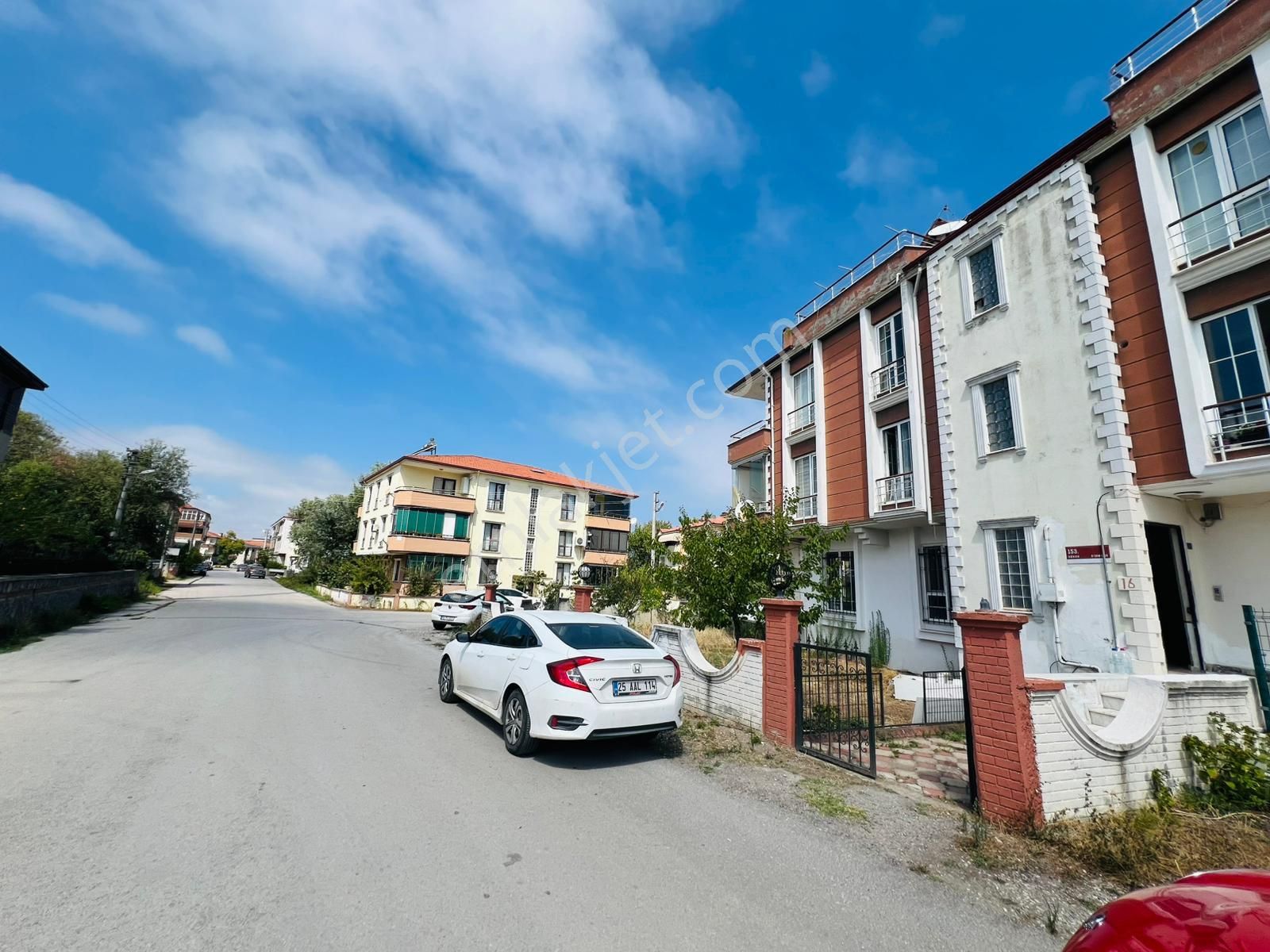 Karasu Çiğdem Emlak İle Çarşı Merkezde Kanal Yanı 3+1 Bahçe Katı