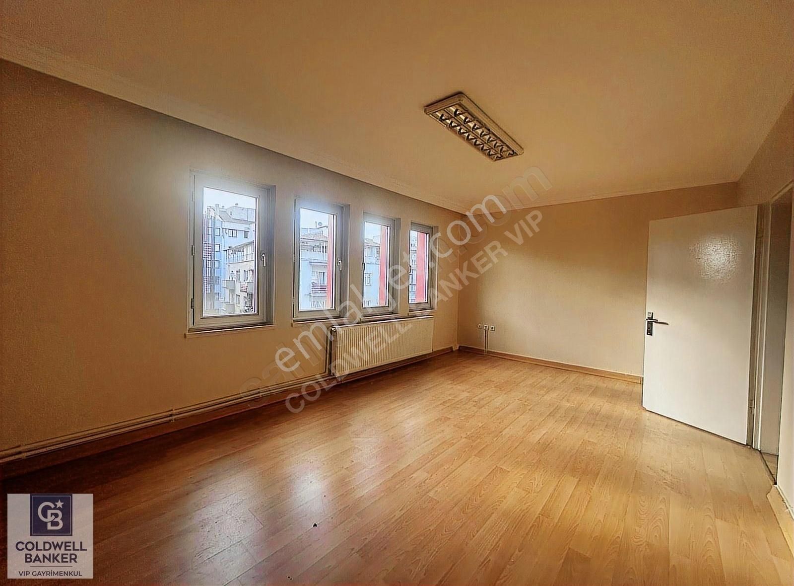 Menekşe-2'de Asansörlü İş Merkezinde Kiralık 2+1 Ofis - Görsel 6