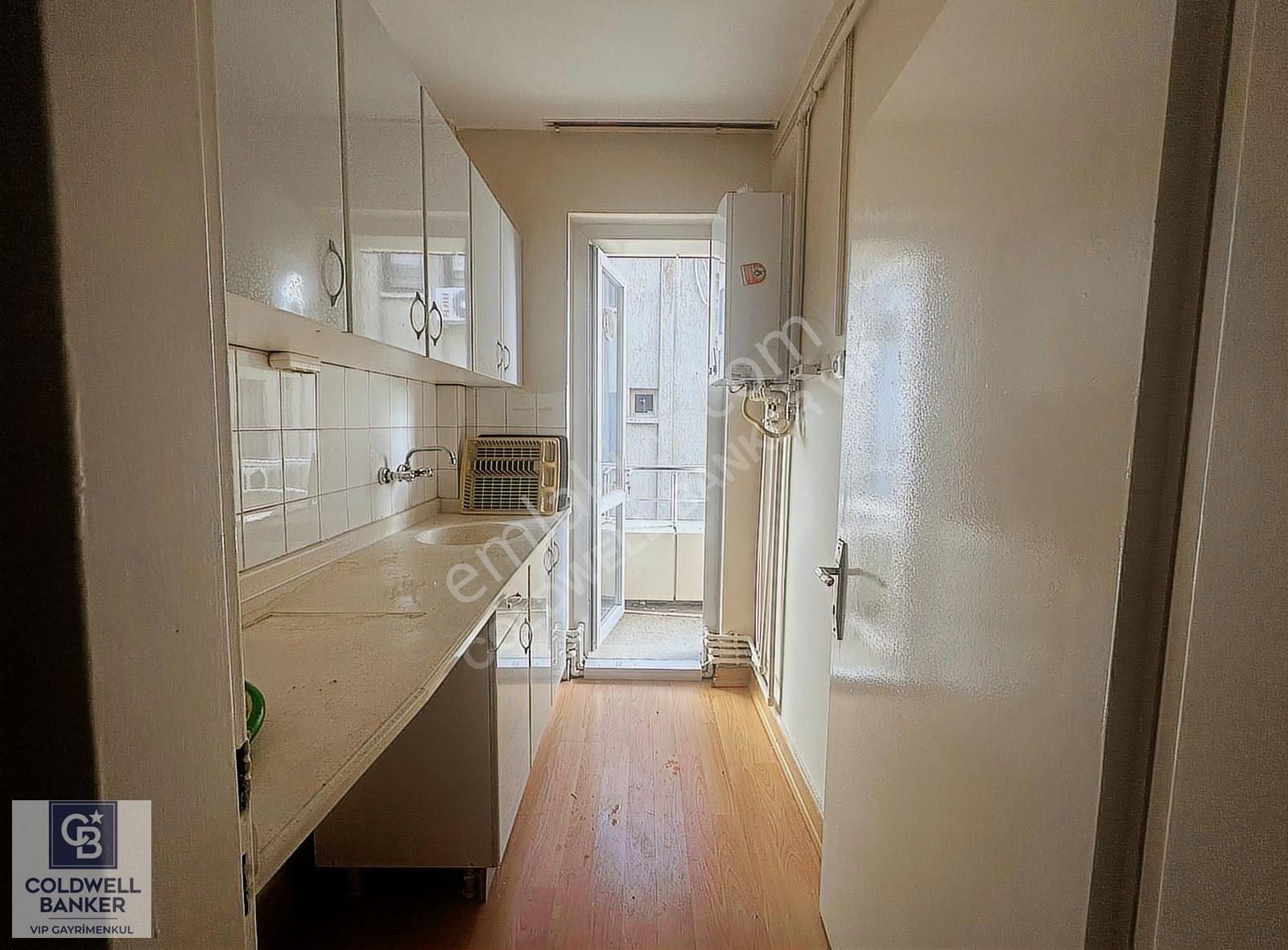 Menekşe-2'de Asansörlü İş Merkezinde Kiralık 2+1 Ofis - Görsel 16