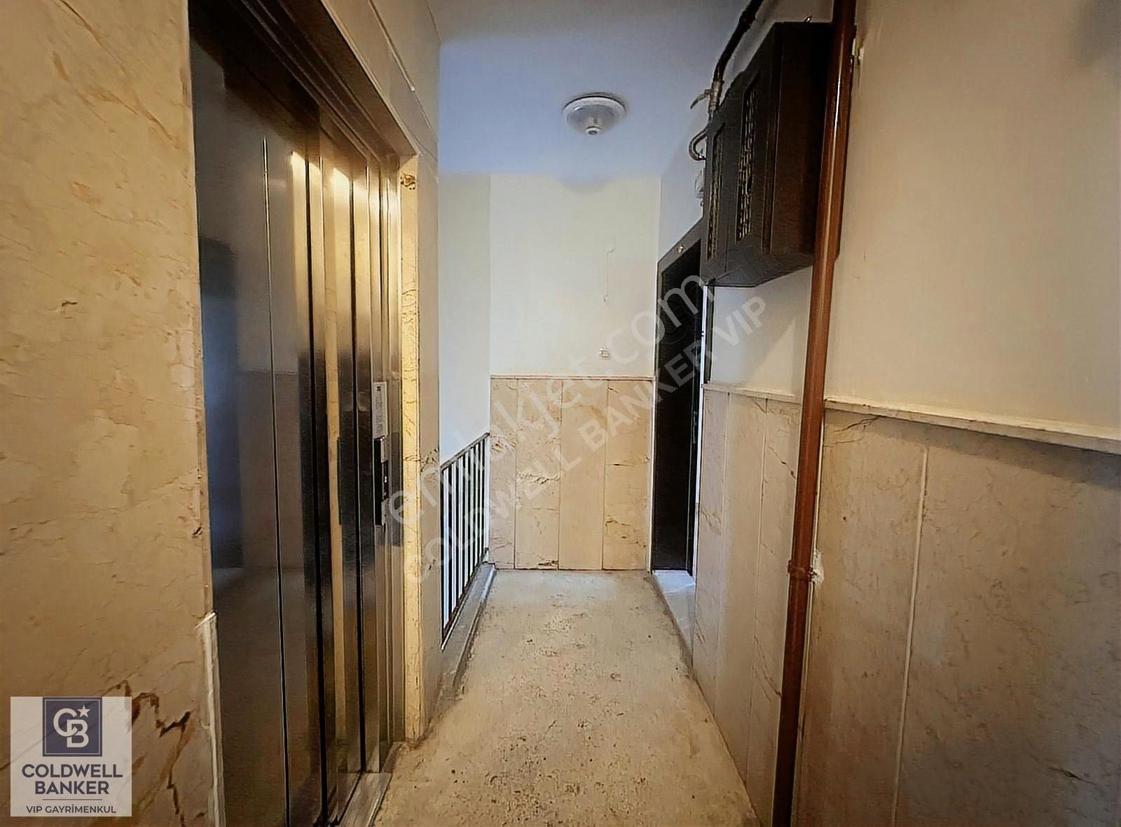 Menekşe-2'de Asansörlü İş Merkezinde Kiralık 2+1 Ofis - Görsel 8