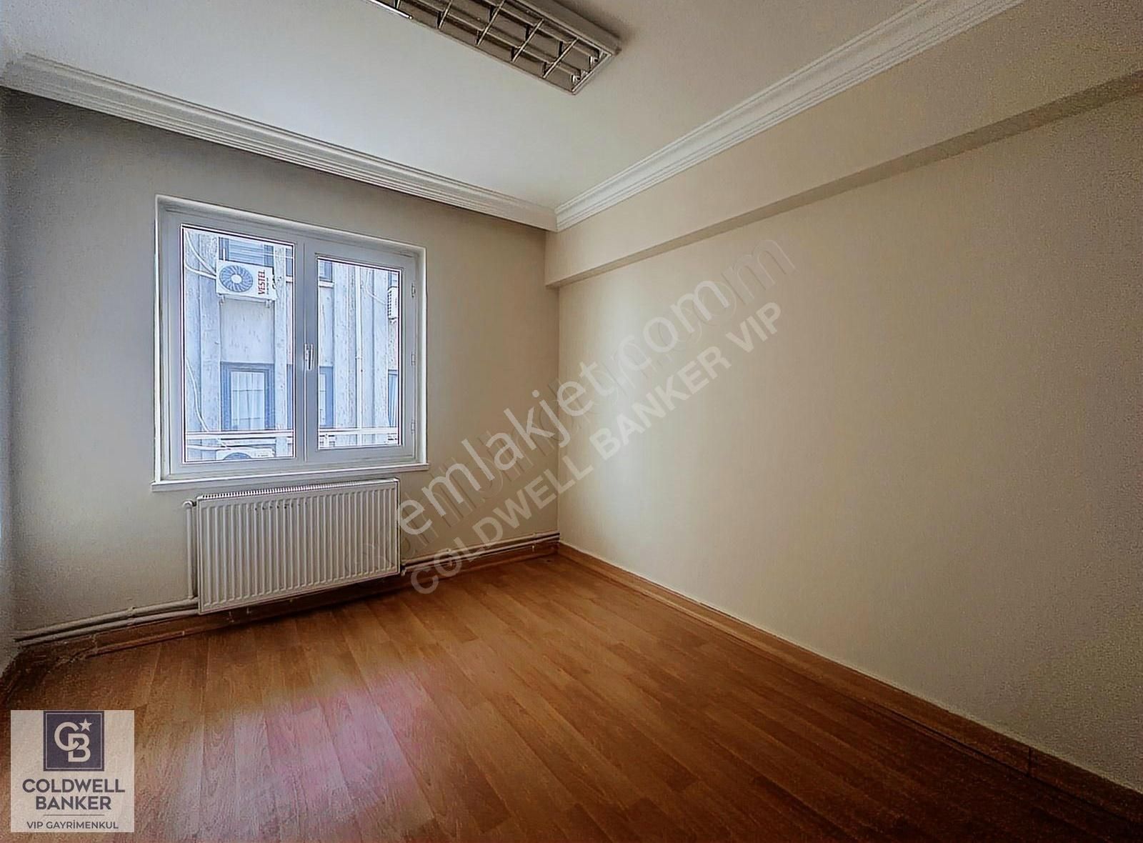 Menekşe-2'de Asansörlü İş Merkezinde Kiralık 2+1 Ofis - Görsel 4