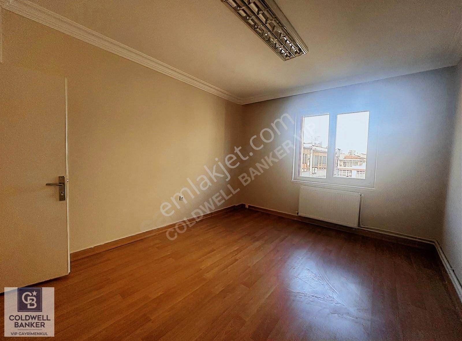 Menekşe-2'de Asansörlü İş Merkezinde Kiralık 2+1 Ofis - Görsel 22