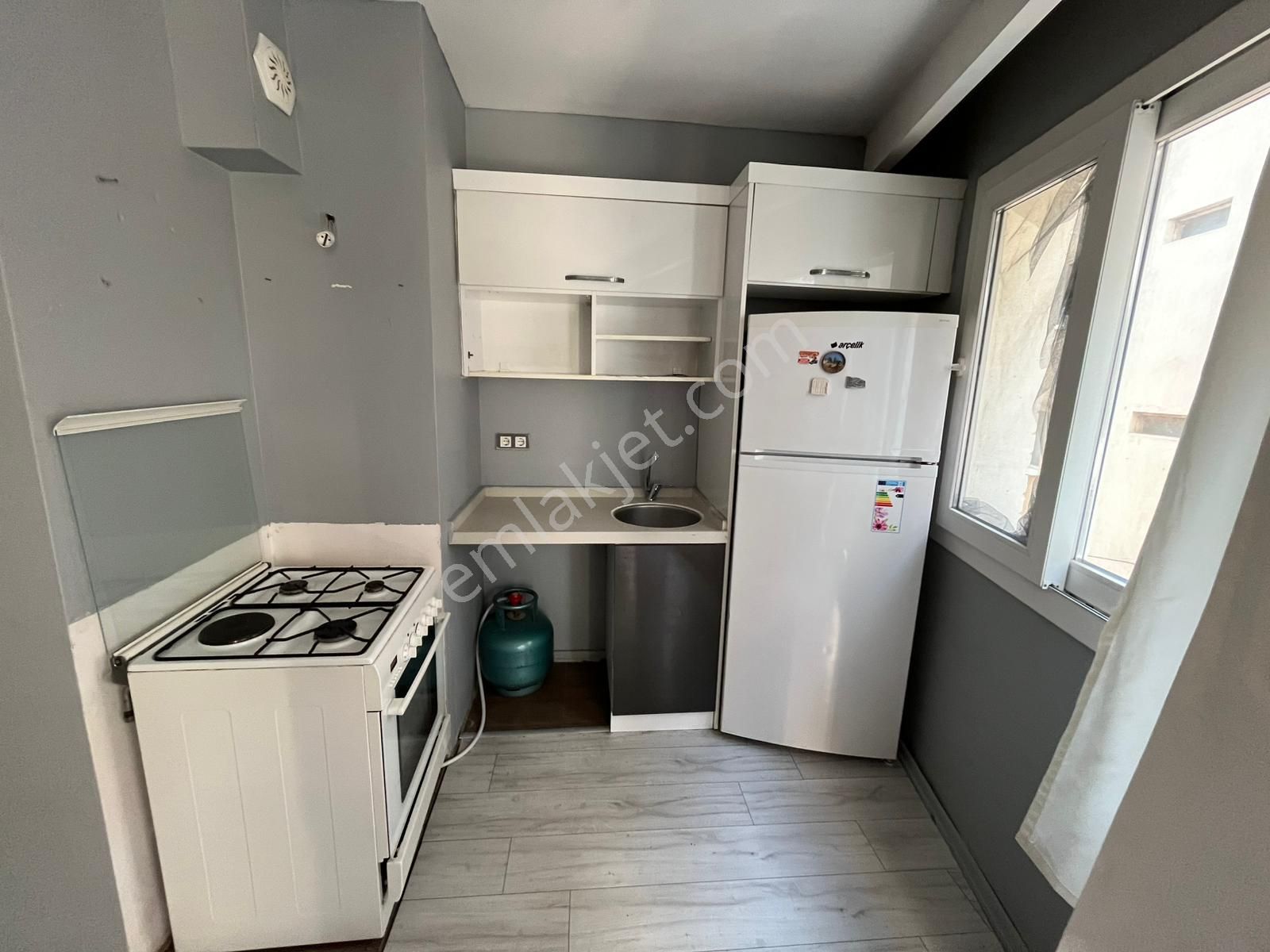 Turpa'dan Üçyol Metro Yakını 1+1 Eşyalı Kiralık Arakat Daire