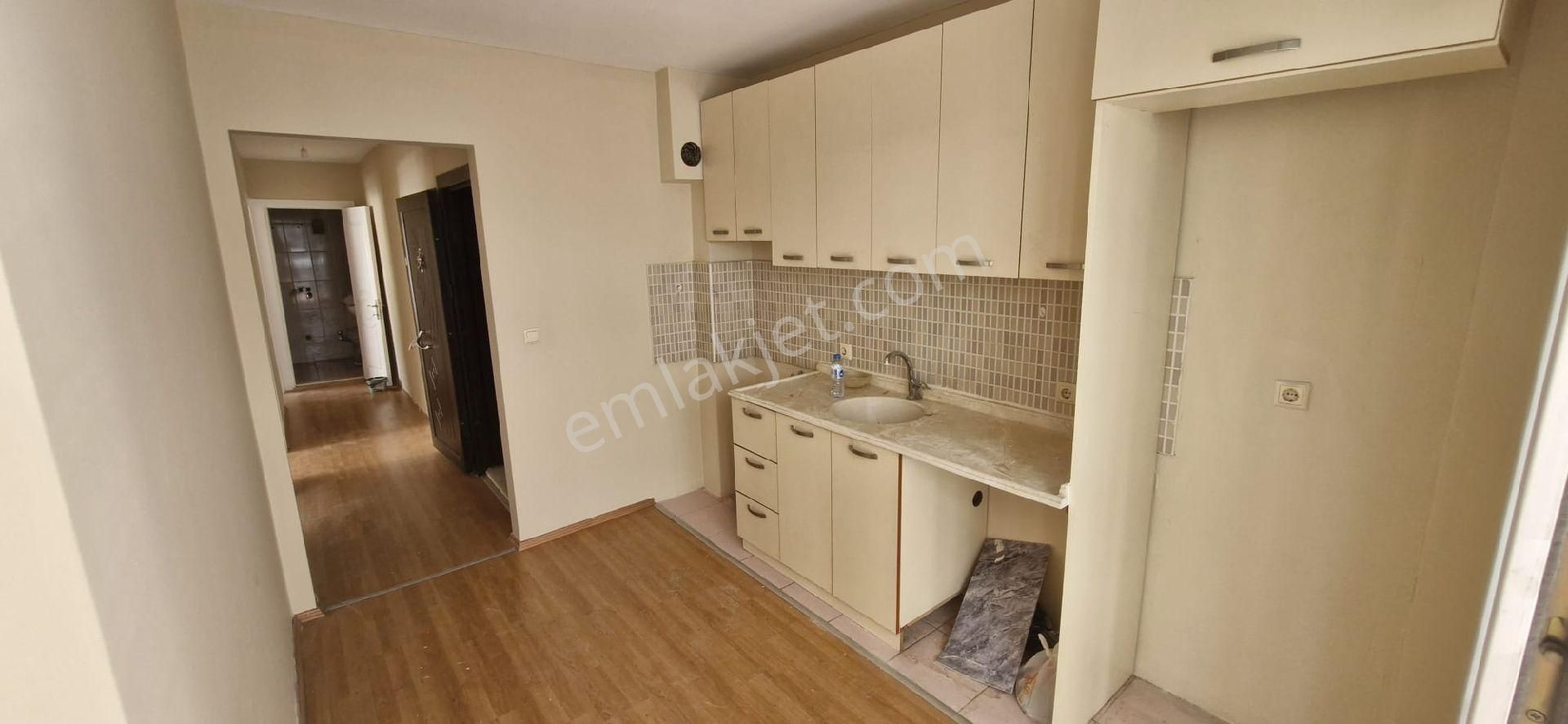 Balçova Fevzi Çakmak Mah Jeotemalli 2+1 Ebeveyn Banyolu Köşe Balkonlu 2+1 Kiralık Daire
